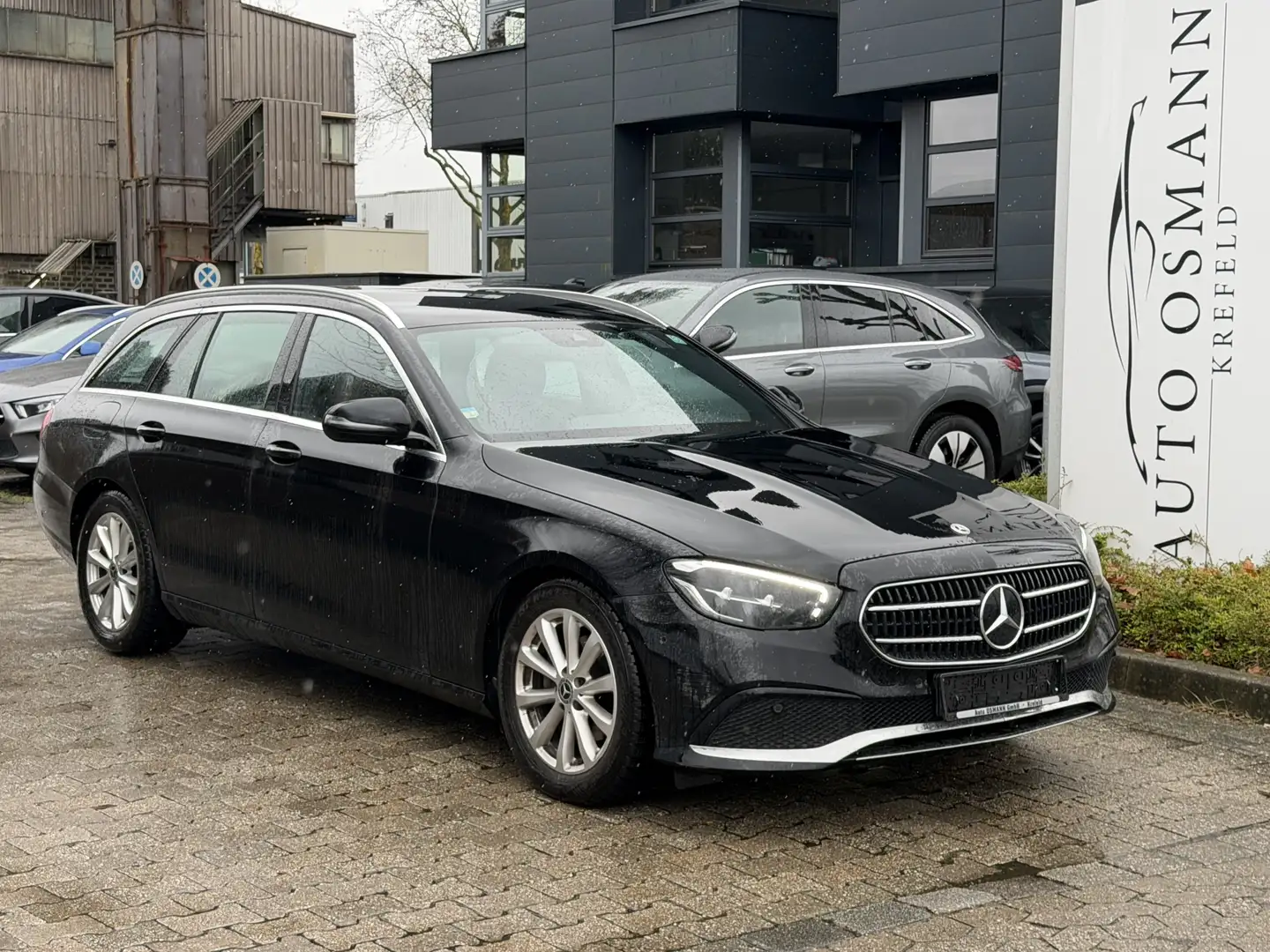 Mercedes-Benz E 200 d T-Modell Avantgarde*RFK*LED*AHK Schwarz - 1