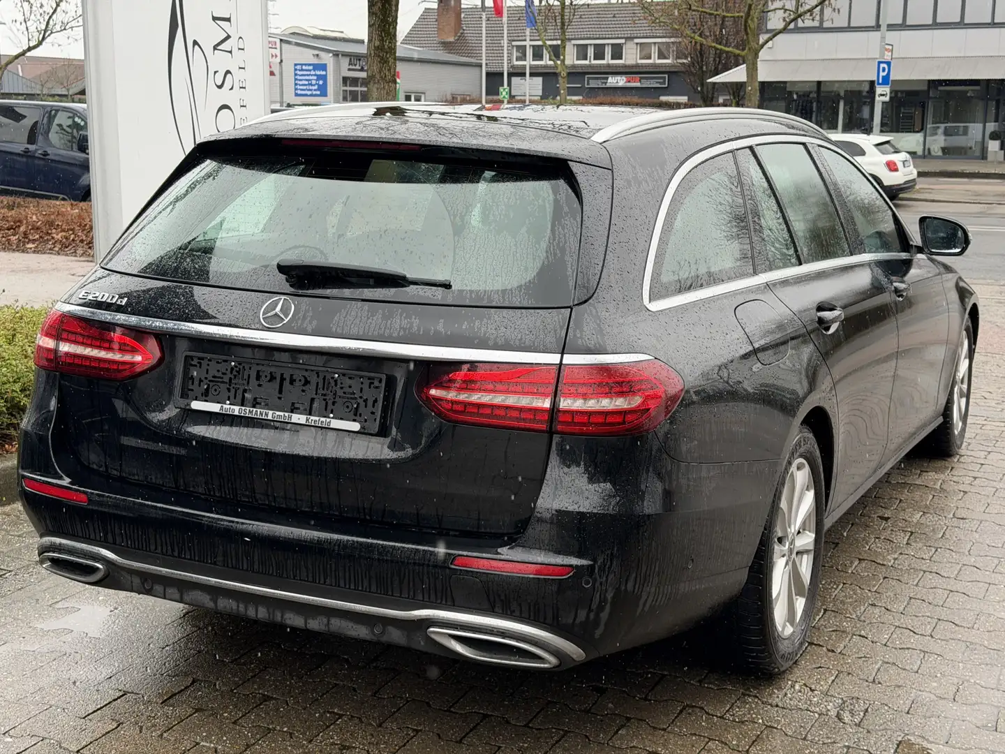 Mercedes-Benz E 200 d T-Modell Avantgarde*RFK*LED*AHK Schwarz - 2