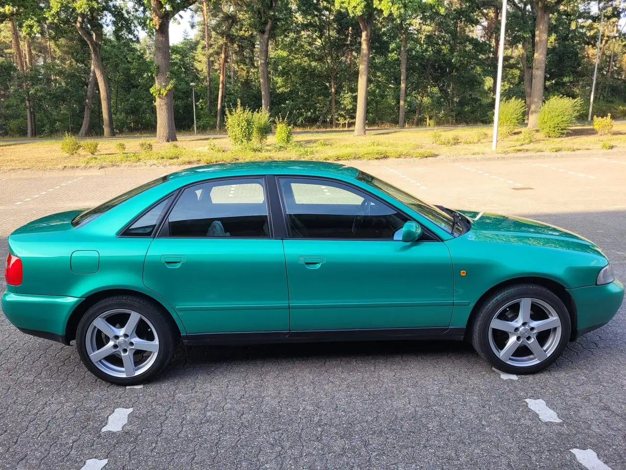 Audi A4 1.6, foto 2