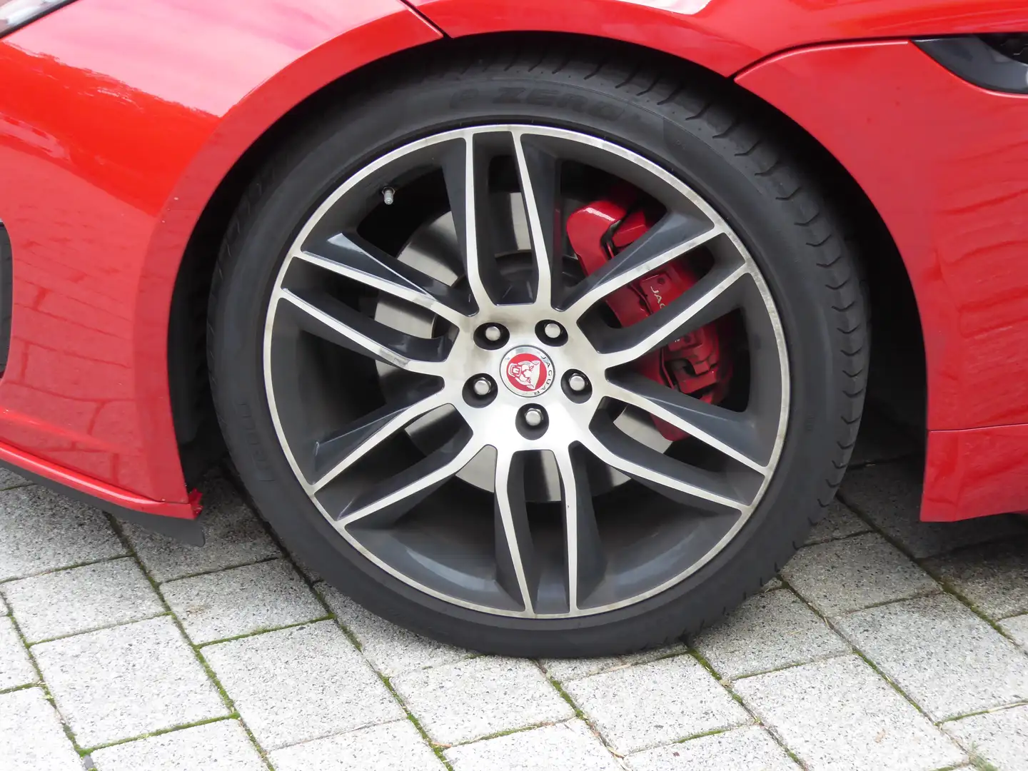Jaguar F-Type Cabriolet 2.0 Aut. Chequered Flag Roşu - 2