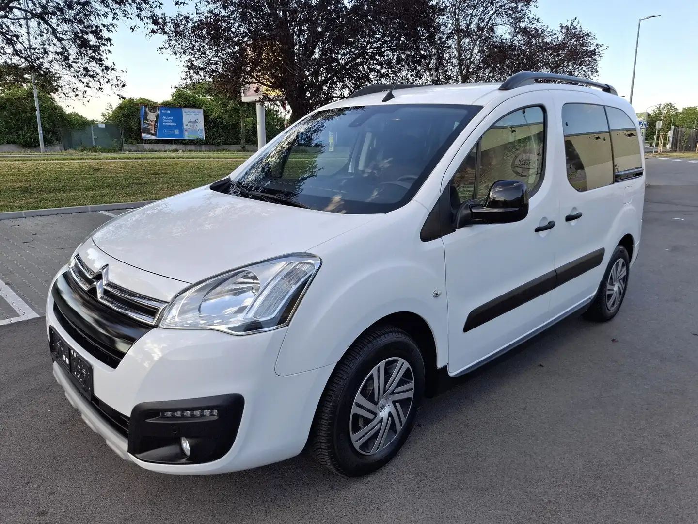 Citroen Berlingo Multispace BlueHDi 120 Feel Weiß - 1