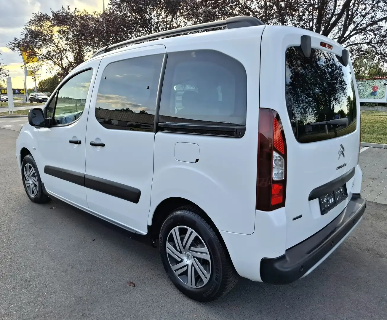 Citroen Berlingo Multispace BlueHDi 120 Feel Weiß - 2
