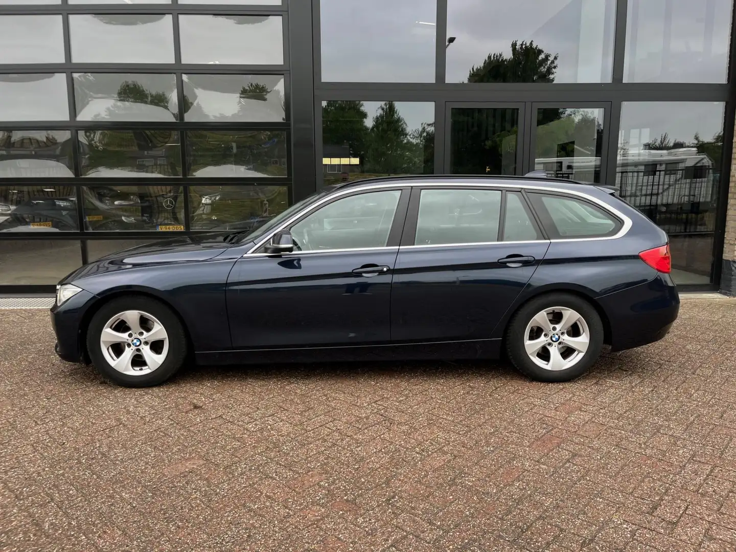 BMW 320 3-serie Touring 320d EfficientDynamics Edition Exe Azul - 2