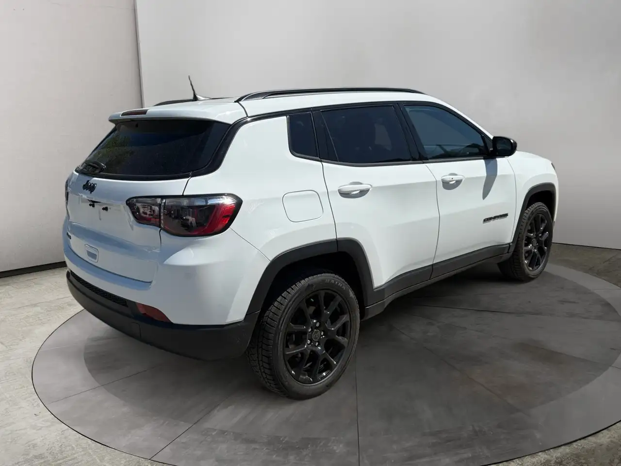 Jeep Compass photo Jeep Compass