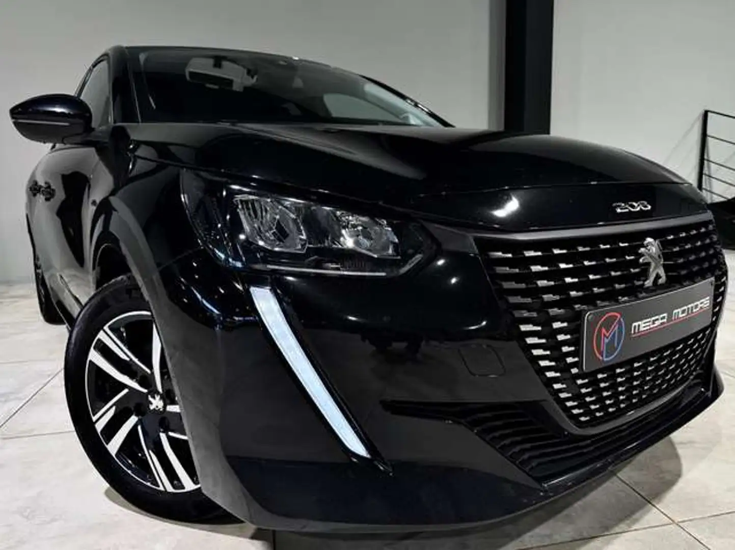 Peugeot 208 1.2i TURBO 101CV NAVi COCKPiT CARPLAY CRUiSE CLiM+ Schwarz - 1