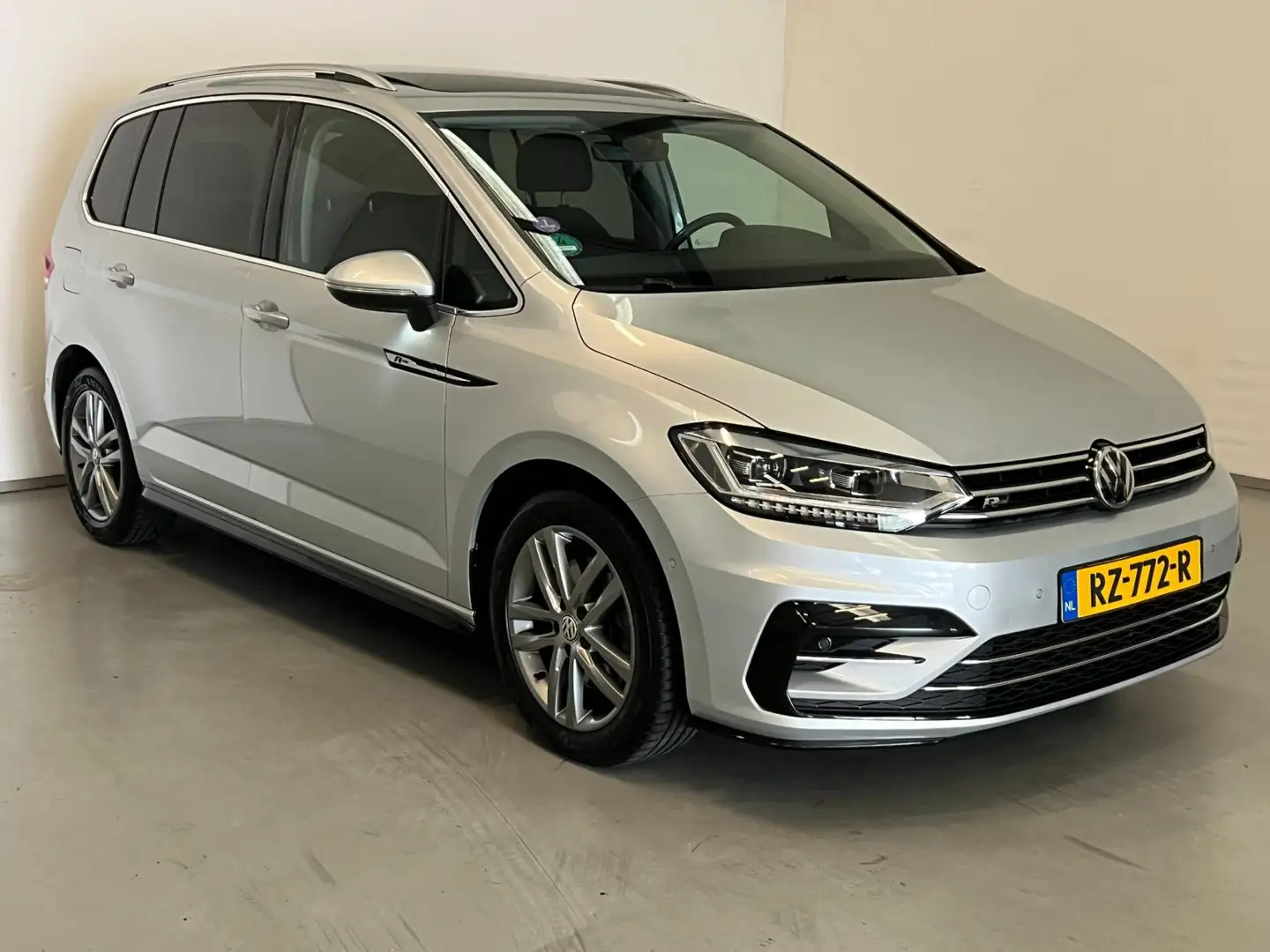 Volkswagen Touran 1.8 TSI Highline / R Line / 7-pers / Pano / NL-aut Grau - 2