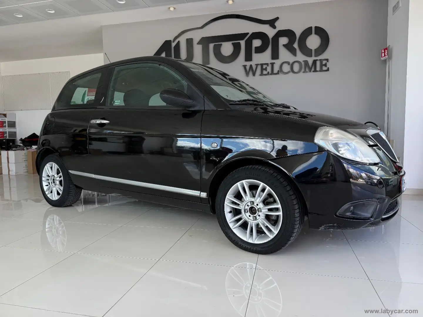 Lancia Ypsilon 1.2 Argento Nero - 2