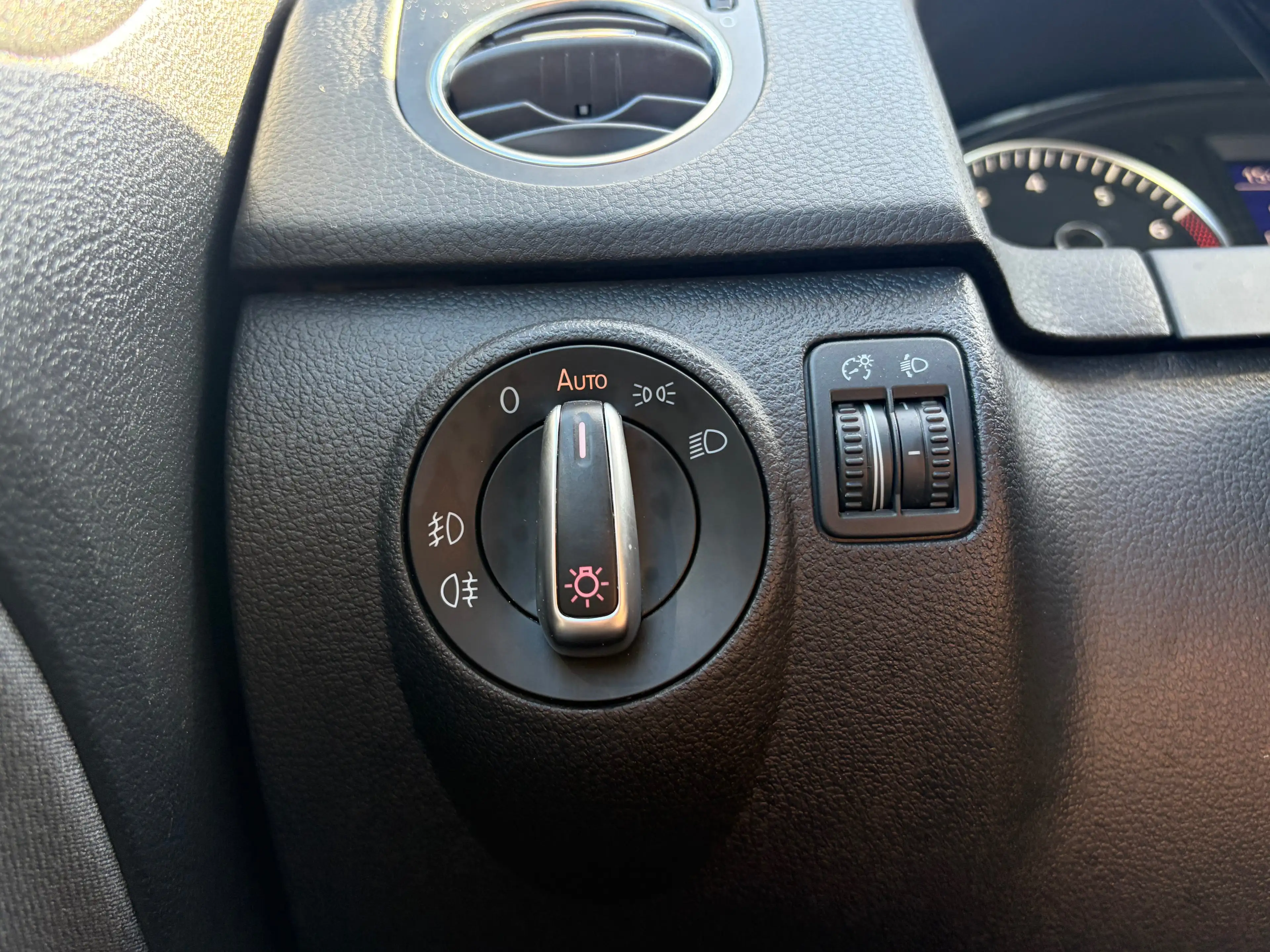 Volkswagen Golf Plus 1.Hand*SHZ*Temp.*HU/AU Neu*Scheckheftge.*ALU — photo 15