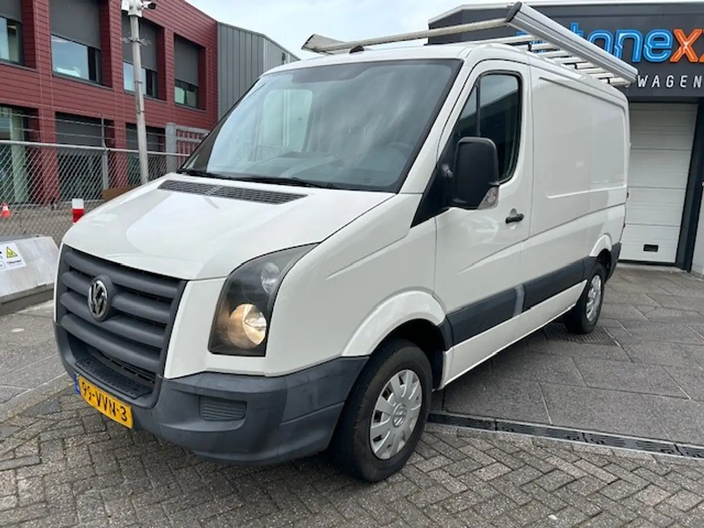 Volkswagen Crafter 28 2.5 TDI L1H1 AIRCO I TREKHAAK I IMPERIAAL I LAG Wit - 2