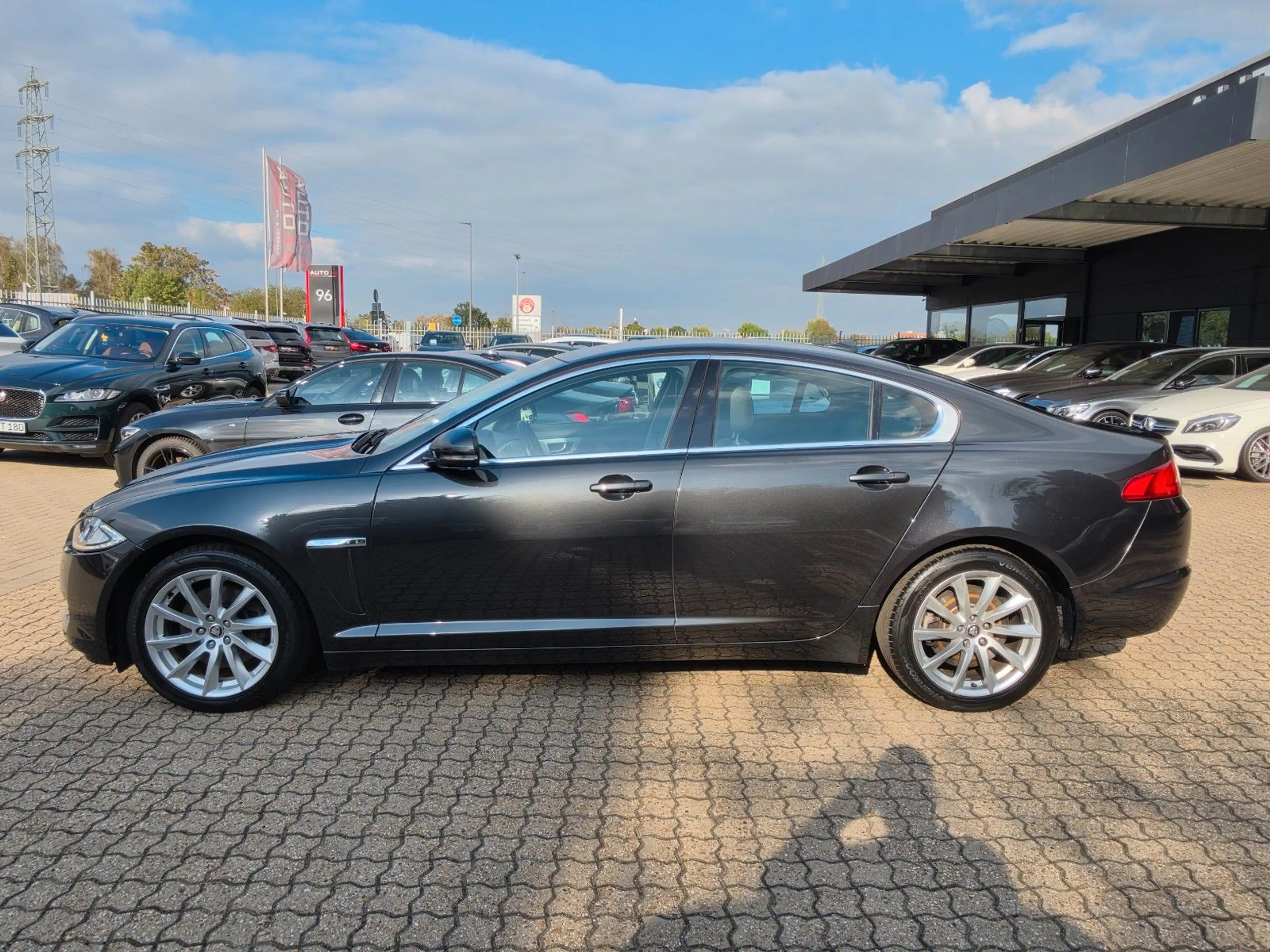 Jaguar XF 2.2 Diesel Leder Xenon PDC 18" — photo 9
