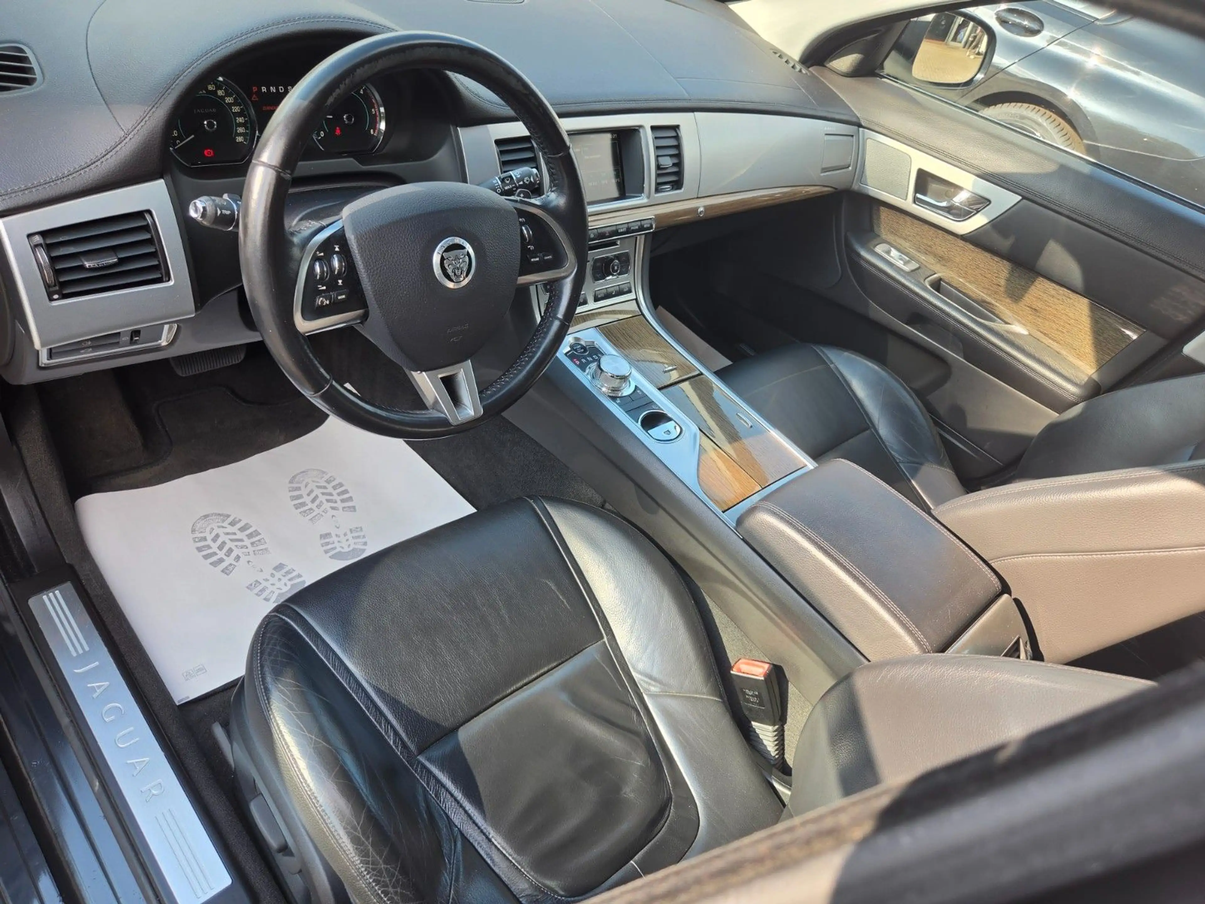 Jaguar XF 2.2 Diesel Leder Xenon PDC 18" — photo 11