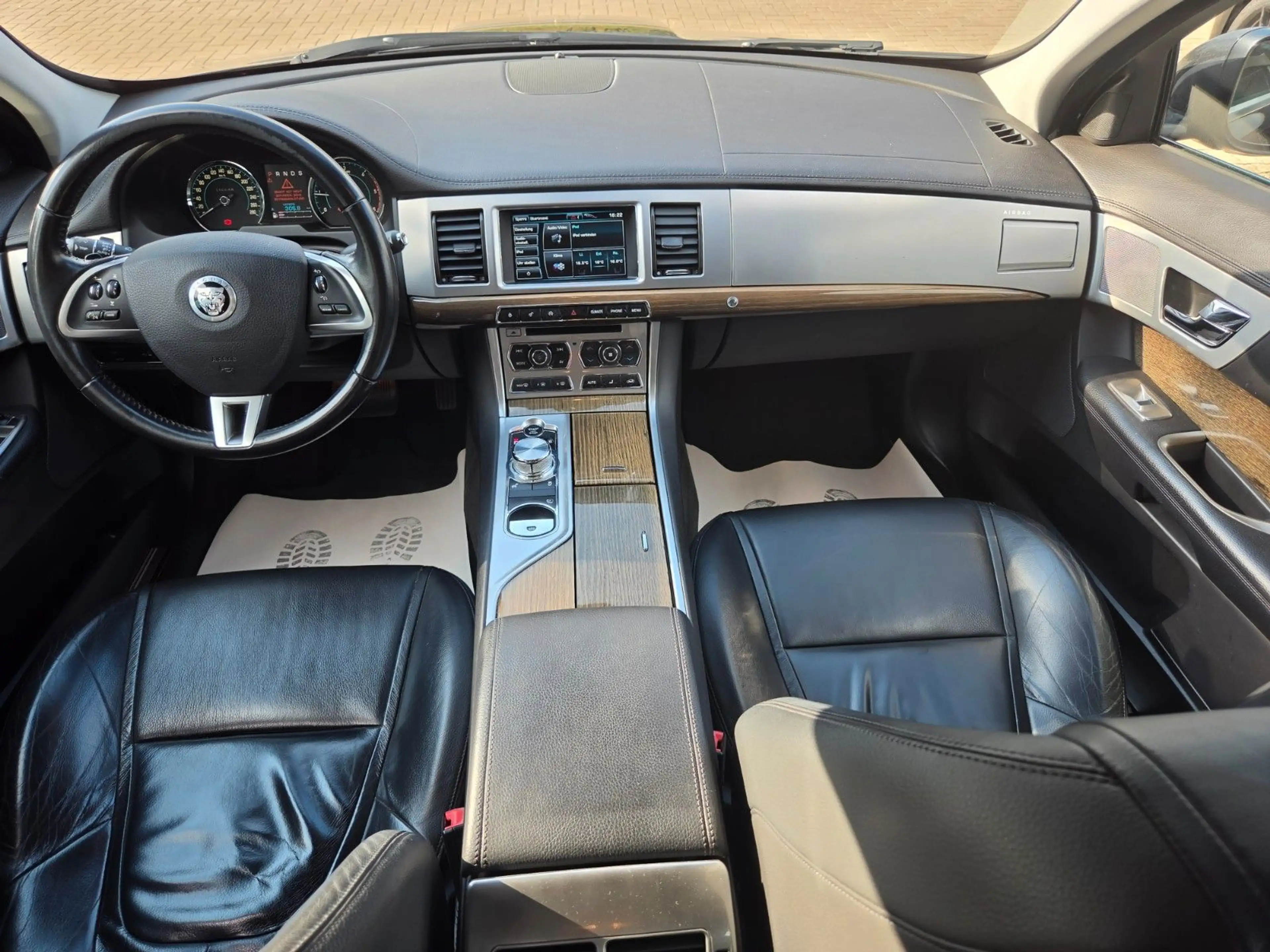 Jaguar XF 2.2 Diesel Leder Xenon PDC 18" — photo 13