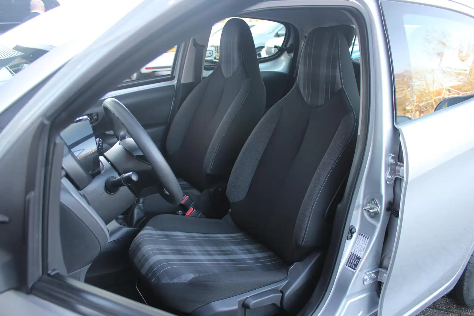 Peugeot 108 1.0 e-VTi 72PK ACTIVE | AIRCO | BLUETOOTH AUDIO | Серый - 2