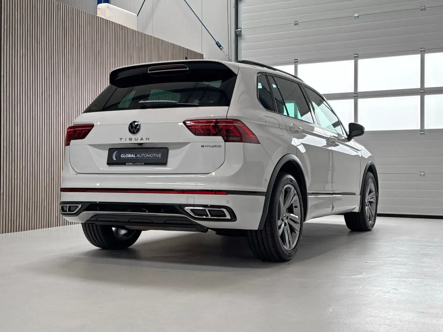 Volkswagen Tiguan 1.4 TSI eHybrid R-Line - 245PK - SCHUIFDAK - LEER Blanco - 2