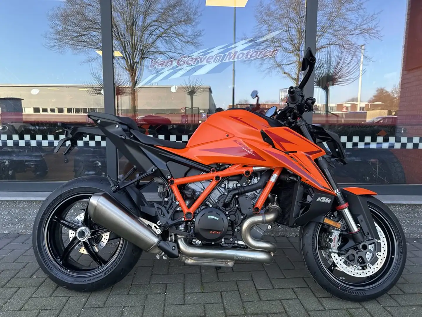 KTM 1390 Super Duke R - 1