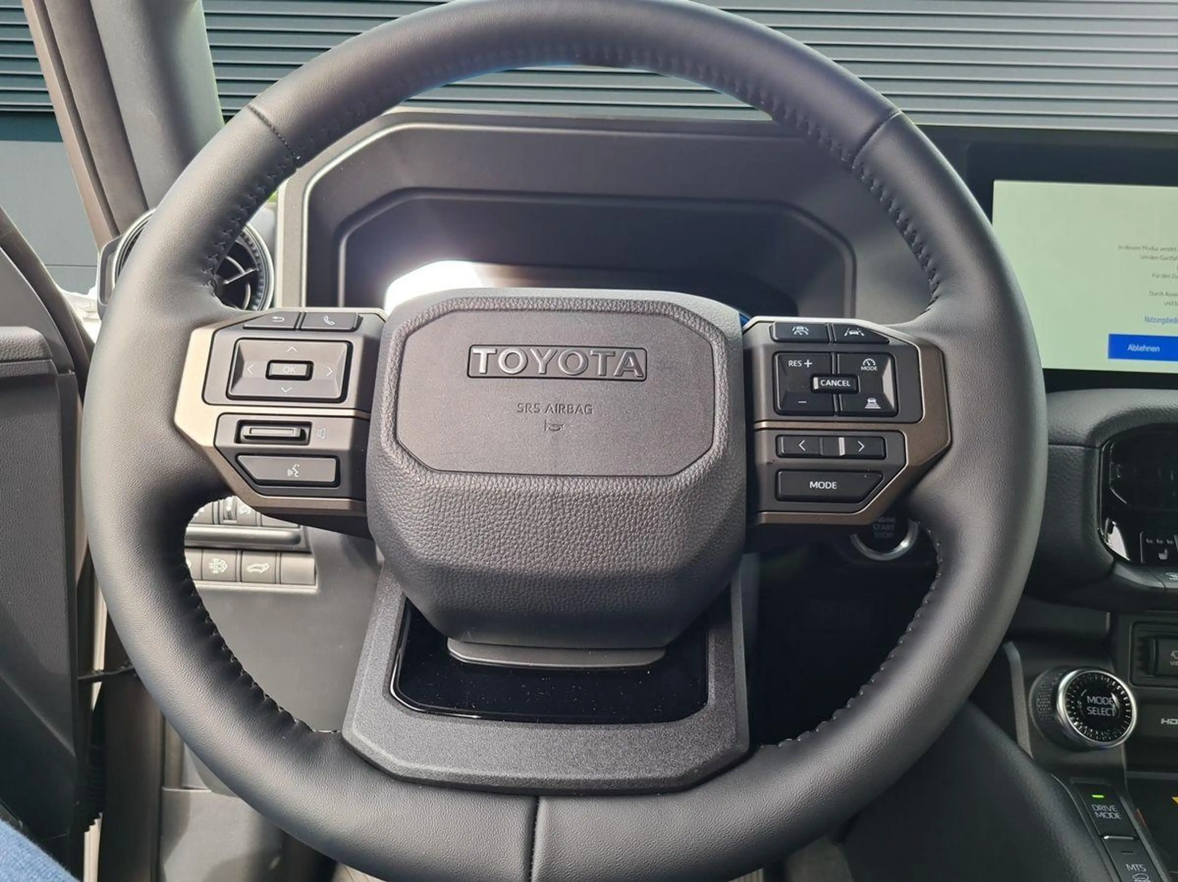 Toyota Land Cruiser 2.8D Mild Hybrid Executive-LED+NAVI — photo 12