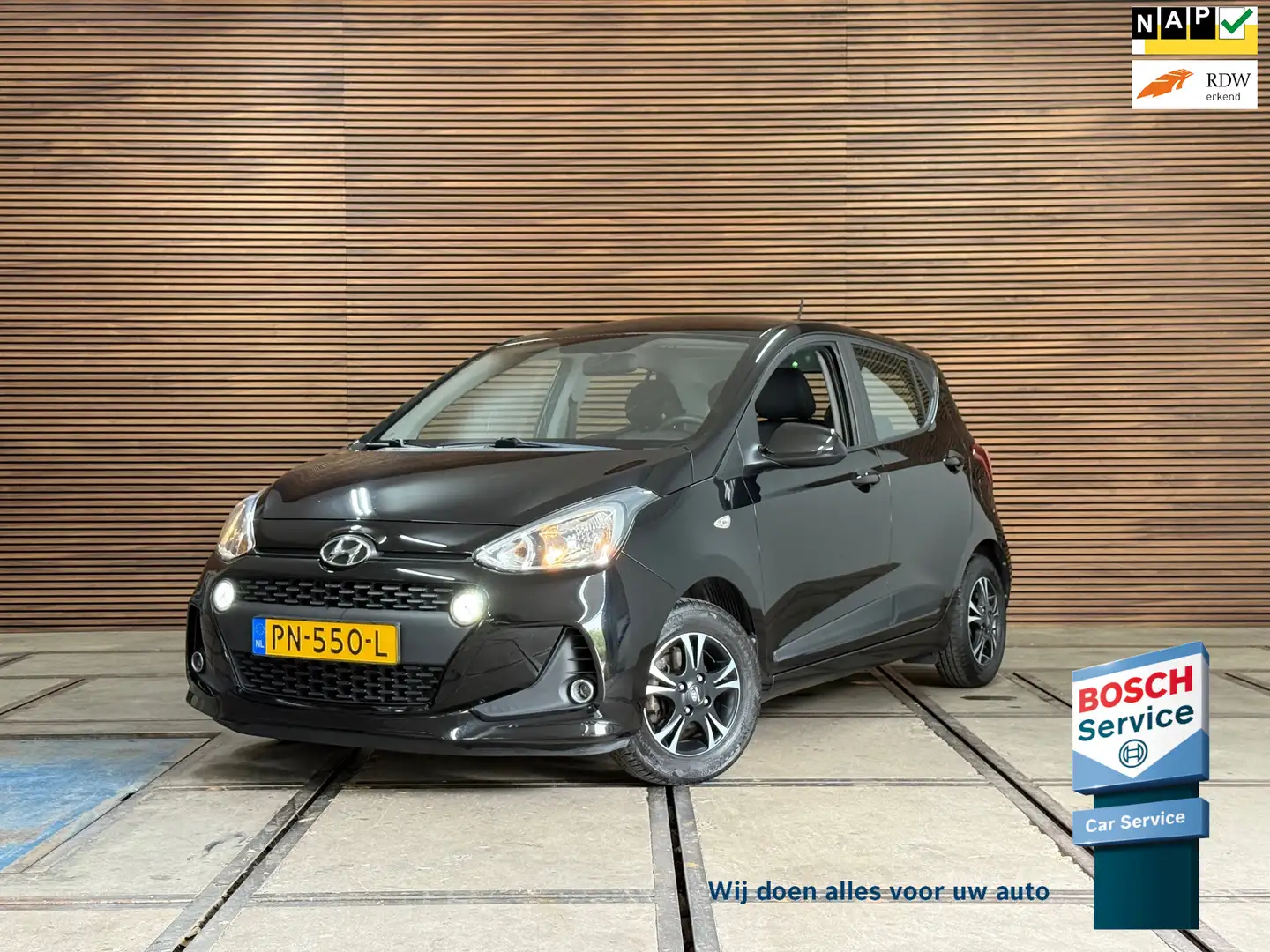 Hyundai i10 1.0i Comfort | Navigatie | Airco | Cruise Control Zwart - 1