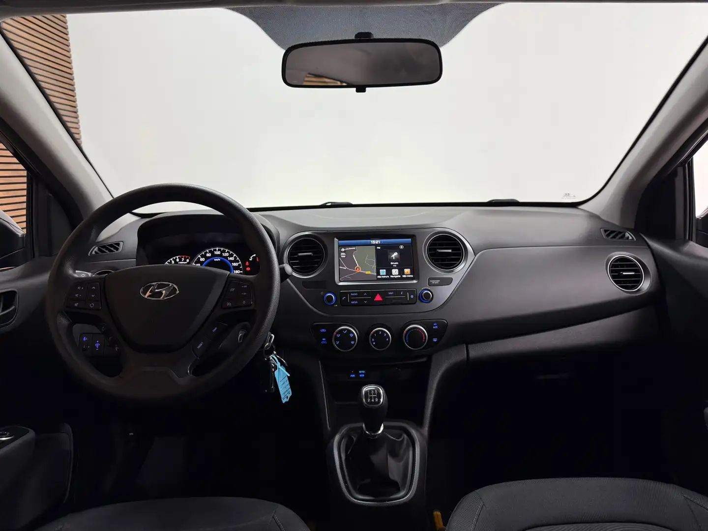 Hyundai i10 1.0i Comfort | Navigatie | Airco | Cruise Control Zwart - 2