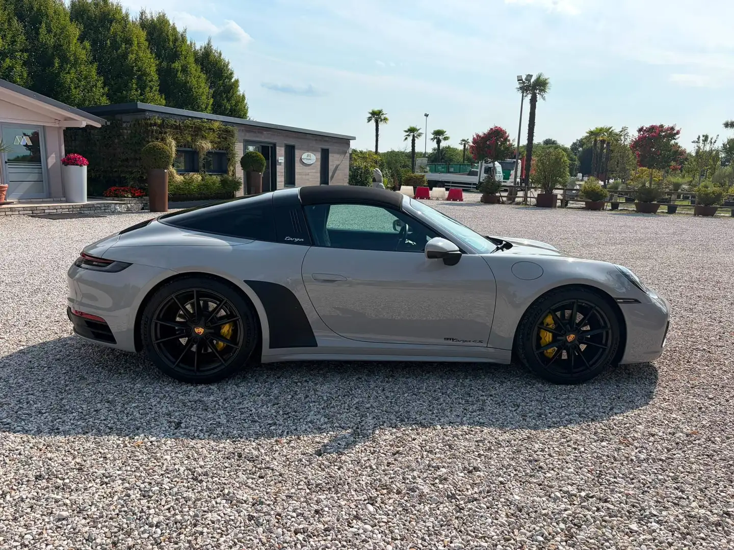 Porsche Targa 992 4S Grau - 2