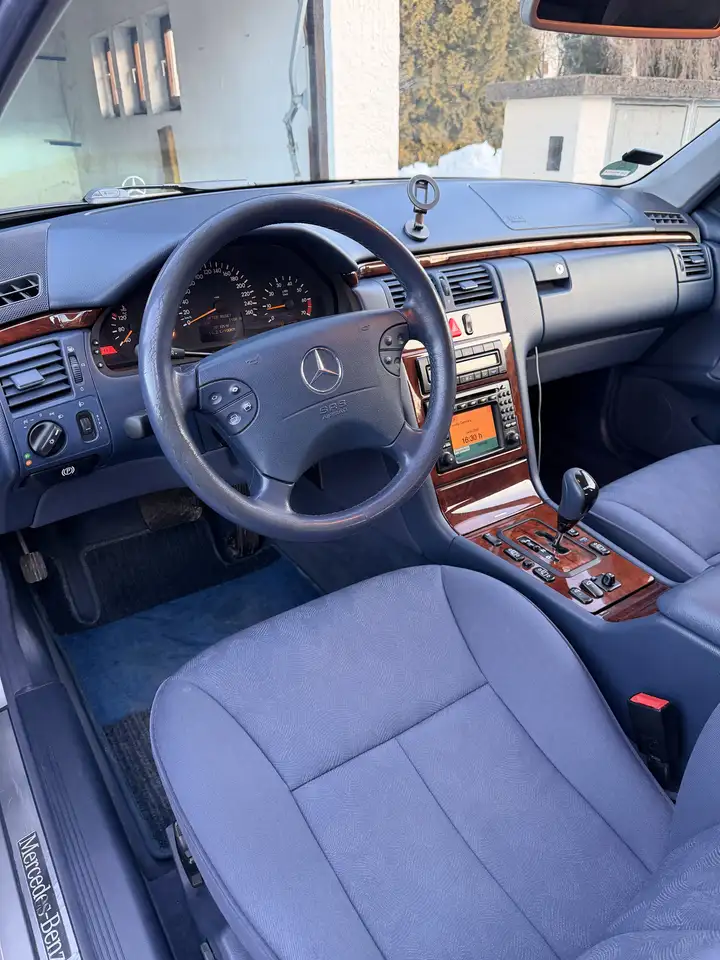 Mercedes-Benz E 240 Elegance, foto 1