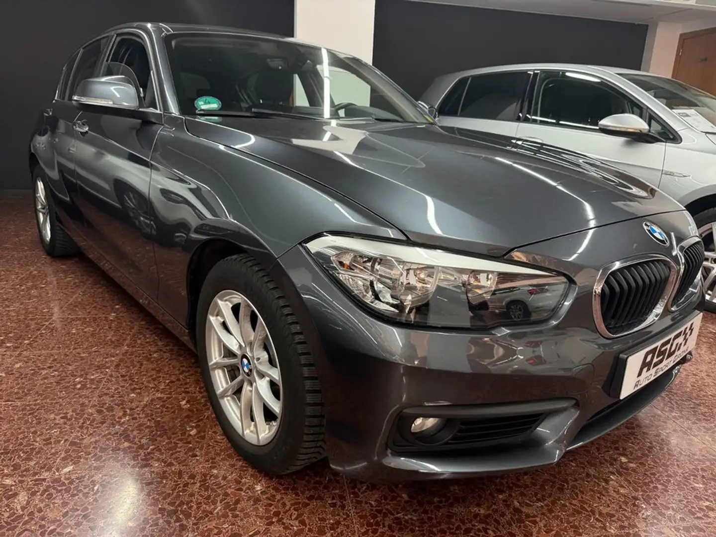 BMW 116 116i Gris - 2