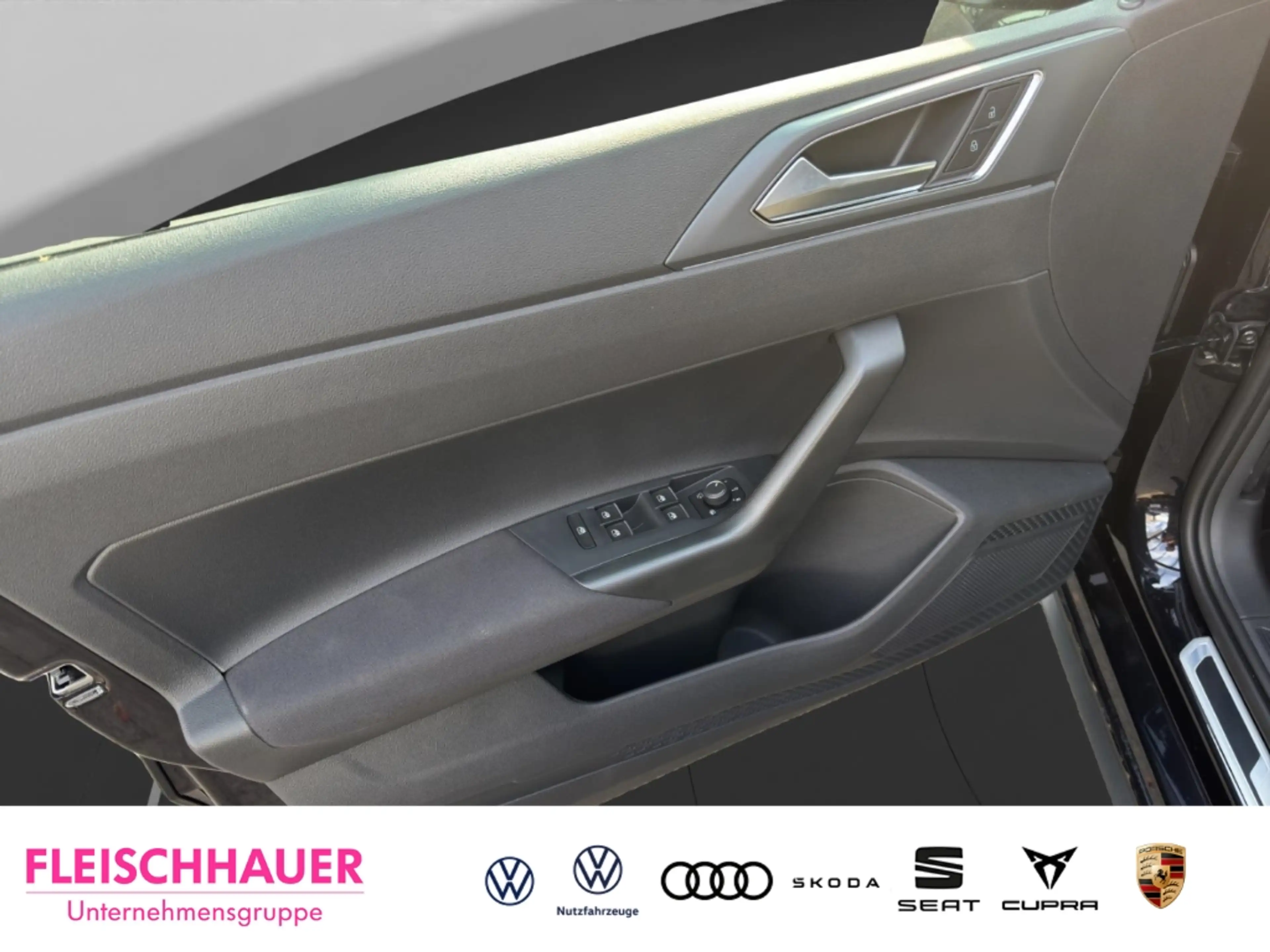 Volkswagen Polo VI R-Line 1,0 l TSI 95 PS 5-Gang IQ.Drive Rear Vie — photo 7