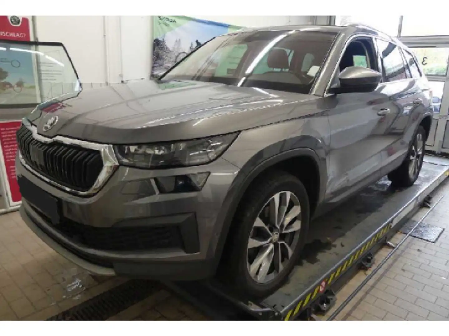 Skoda Kodiaq Tour 2.0 TDI DSG 4x4 Navi AHK Kamera Grau - 2