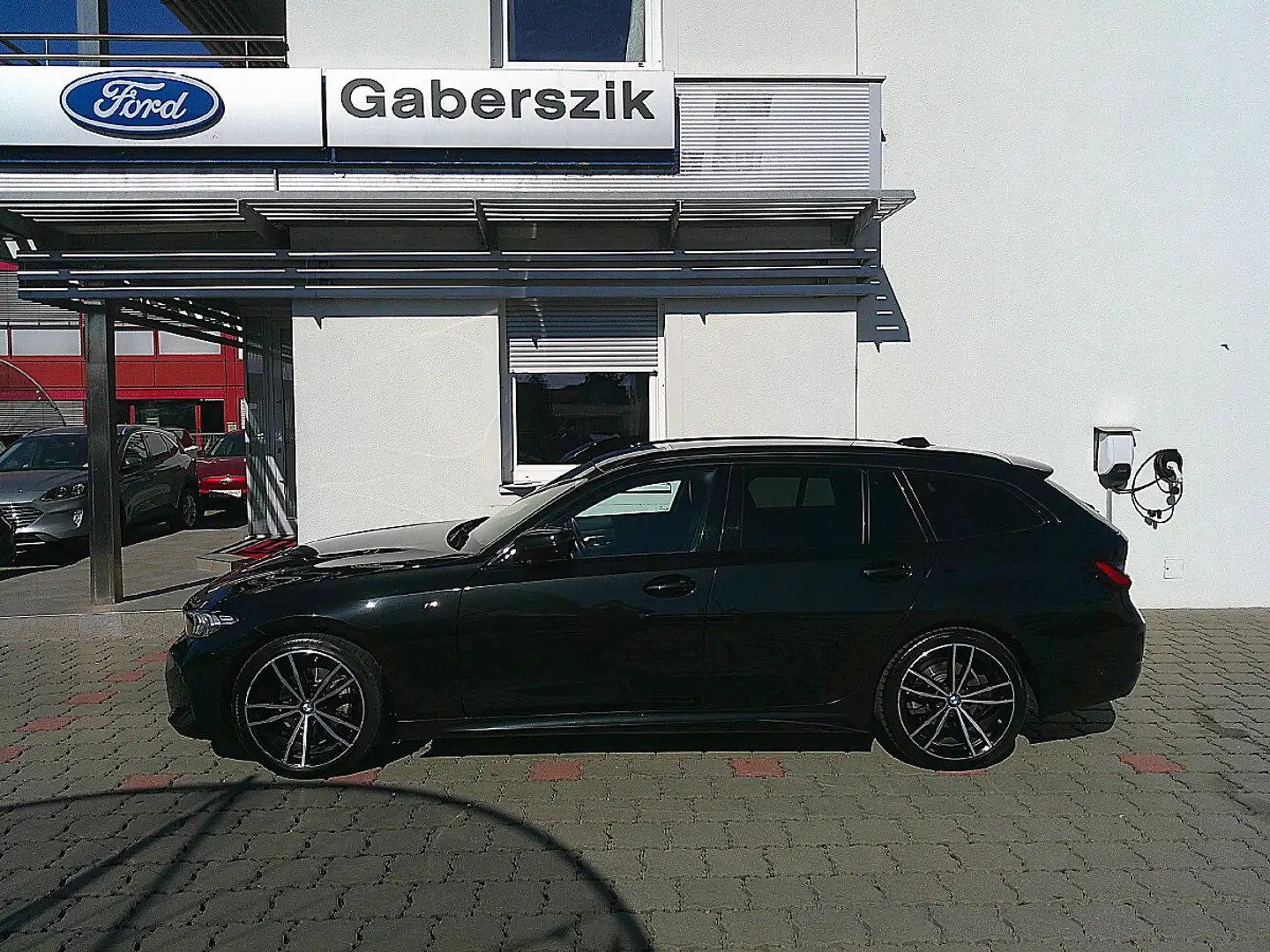 BMW 320 d 48 V xDrive Touring Aut. M Paket Schwarz - 2