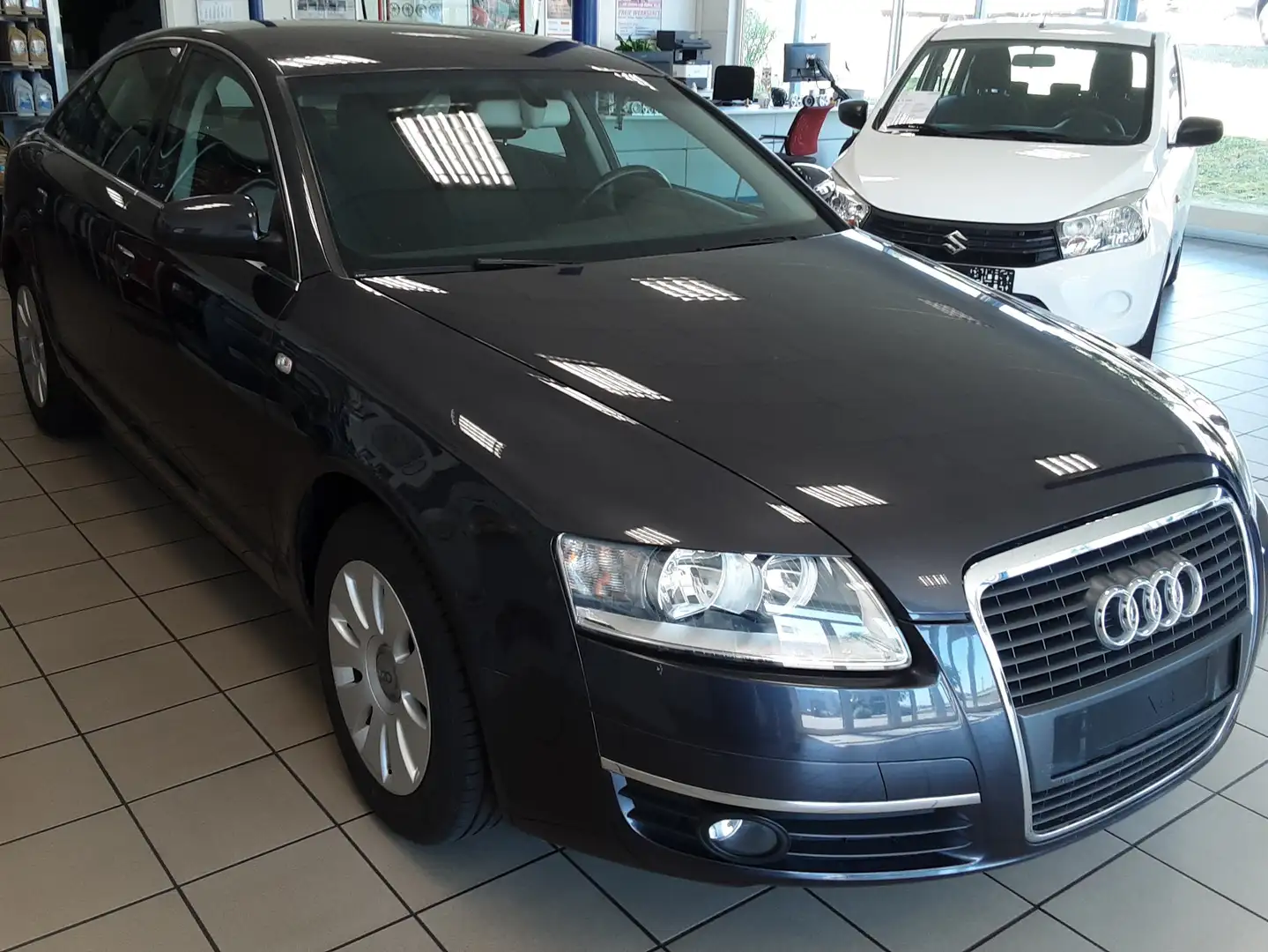 Audi A6 2.4 Grijs - 2