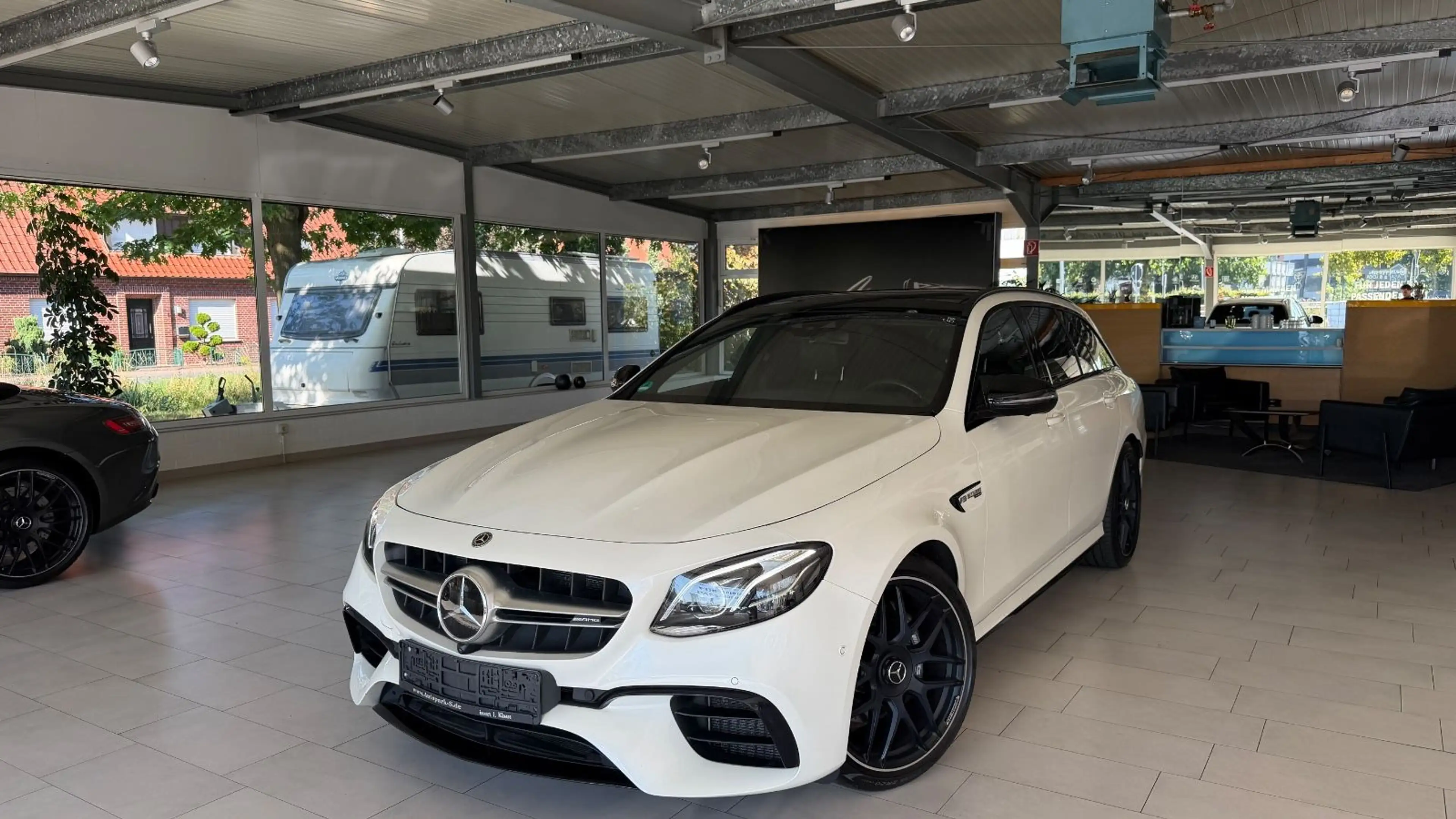Mercedes-Benz E 63 AMG T 4Matic | WIDESCREEN | PANO | 360° — photo 2