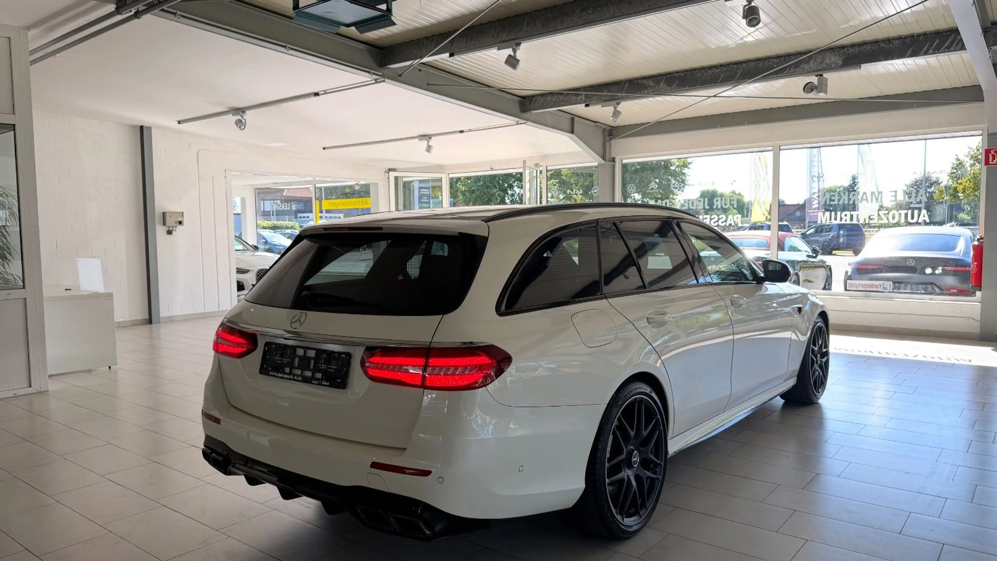 Mercedes-Benz E 63 AMG T 4Matic | WIDESCREEN | PANO | 360° — photo 8