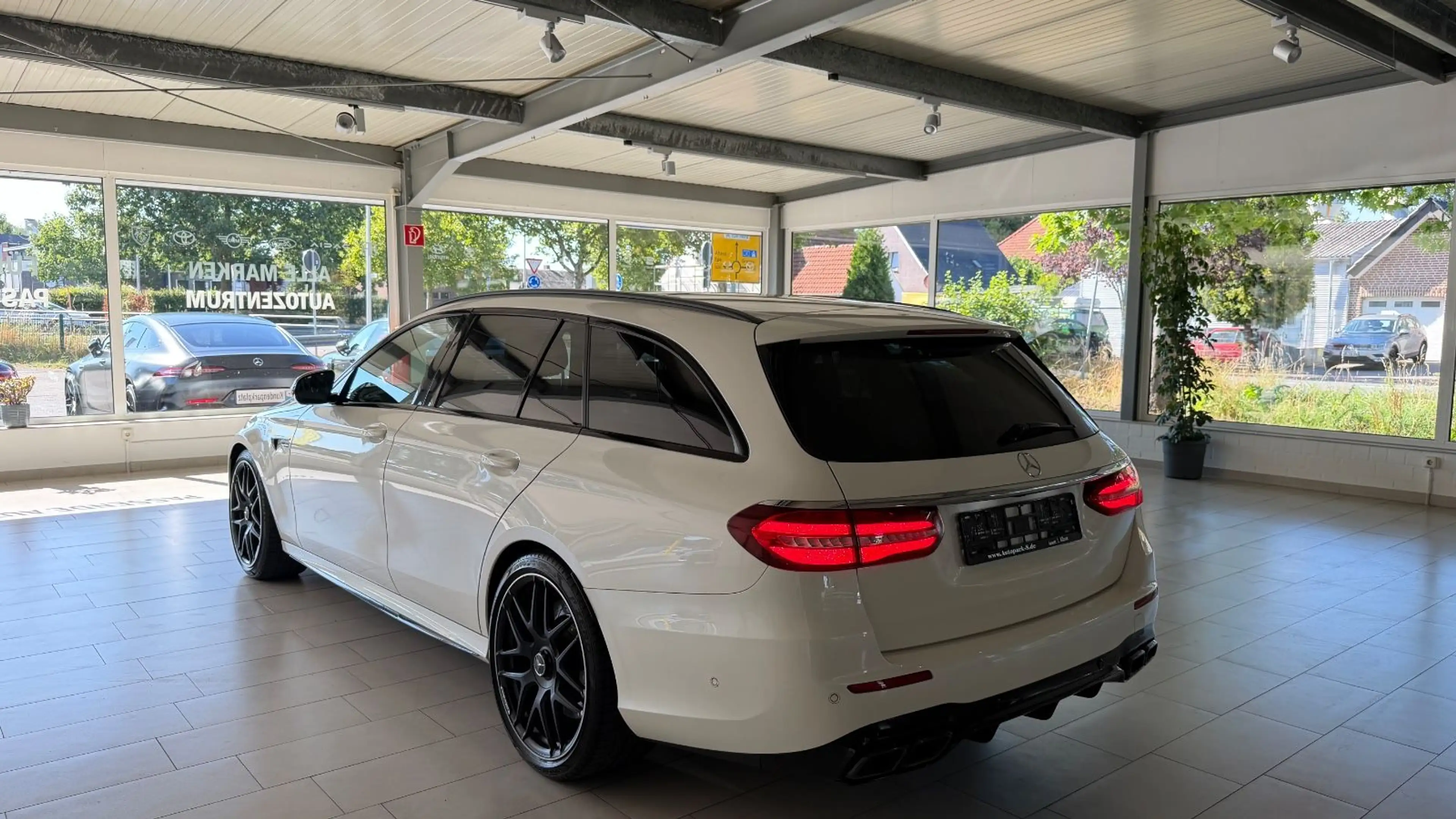 Mercedes-Benz E 63 AMG T 4Matic | WIDESCREEN | PANO | 360° — photo 9