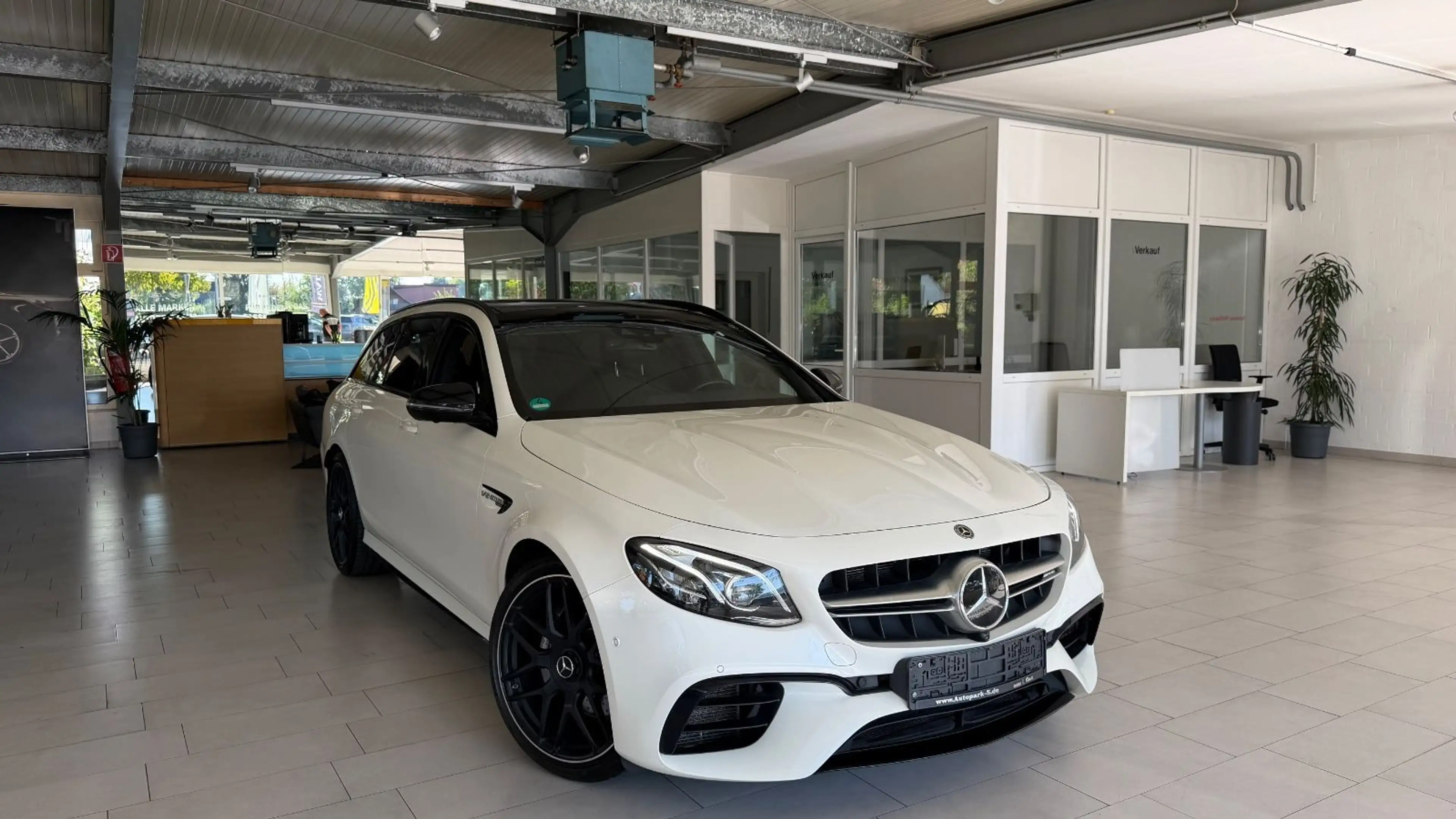 Mercedes-Benz E 63 AMG T 4Matic | WIDESCREEN | PANO | 360°
