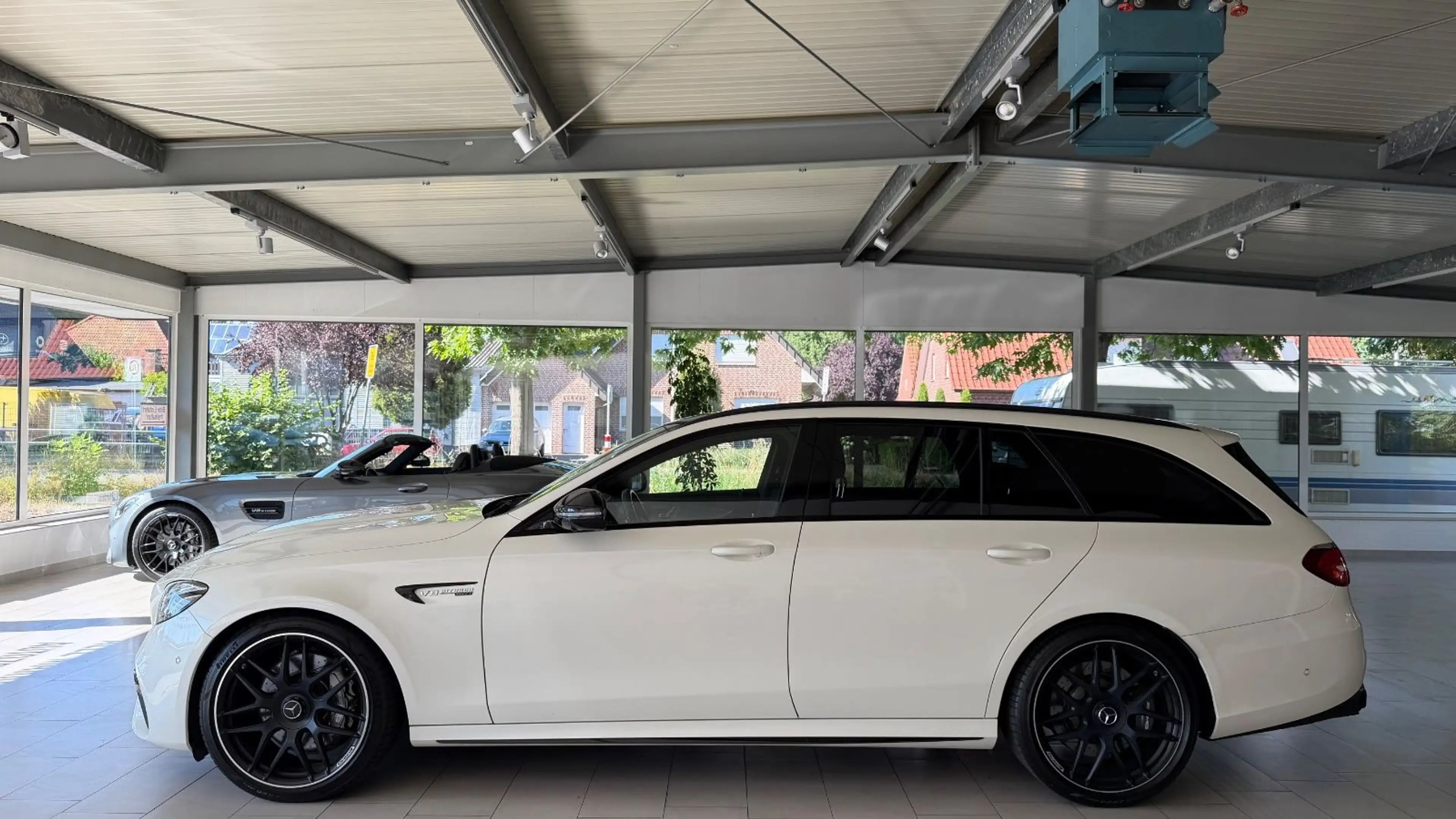 Mercedes-Benz E 63 AMG T 4Matic | WIDESCREEN | PANO | 360° — photo 4