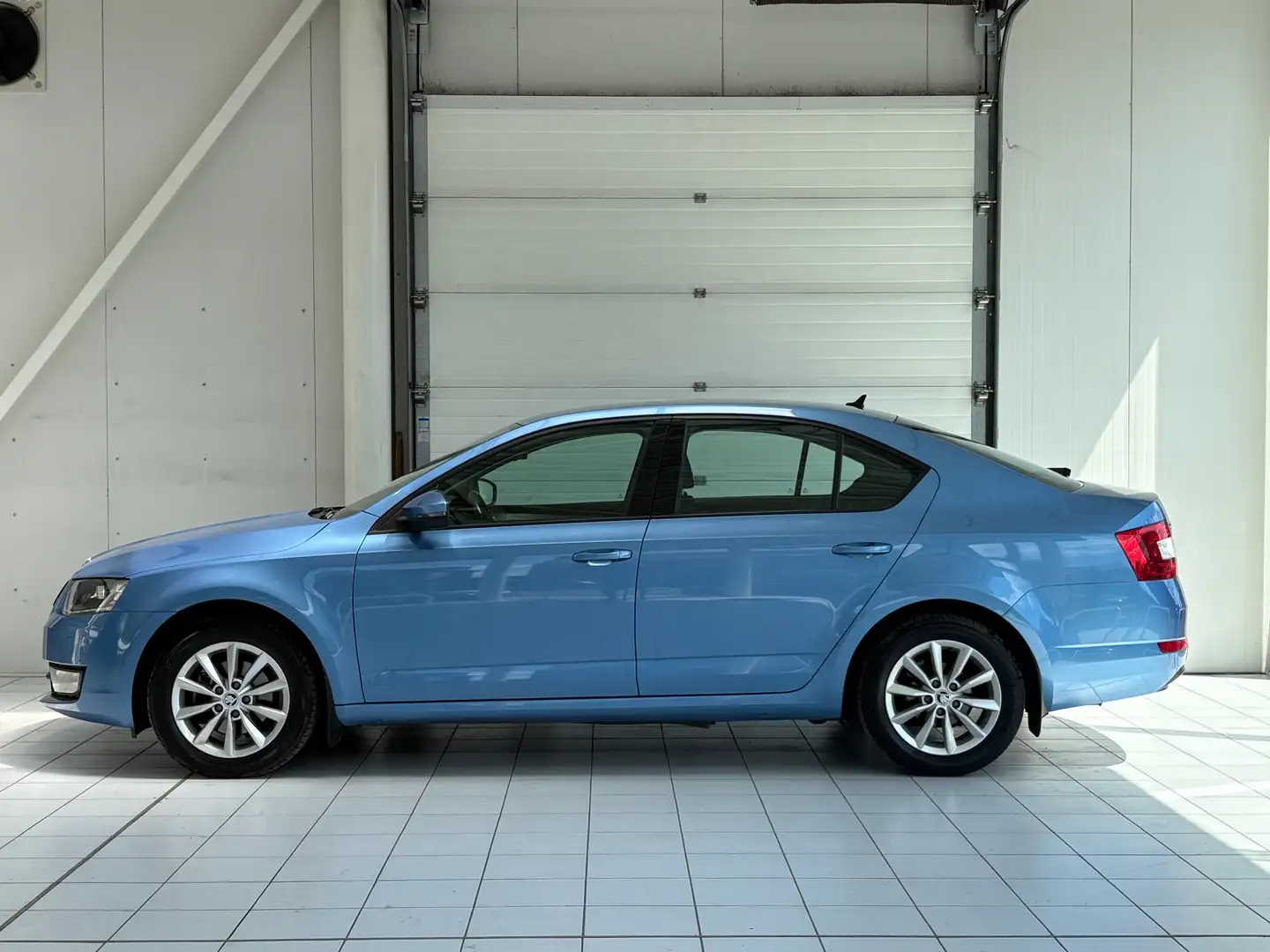 Skoda Octavia 1.4 TSI * XENON * GPS * PDC * 1ER PROP * CARNET * Bleu - 2