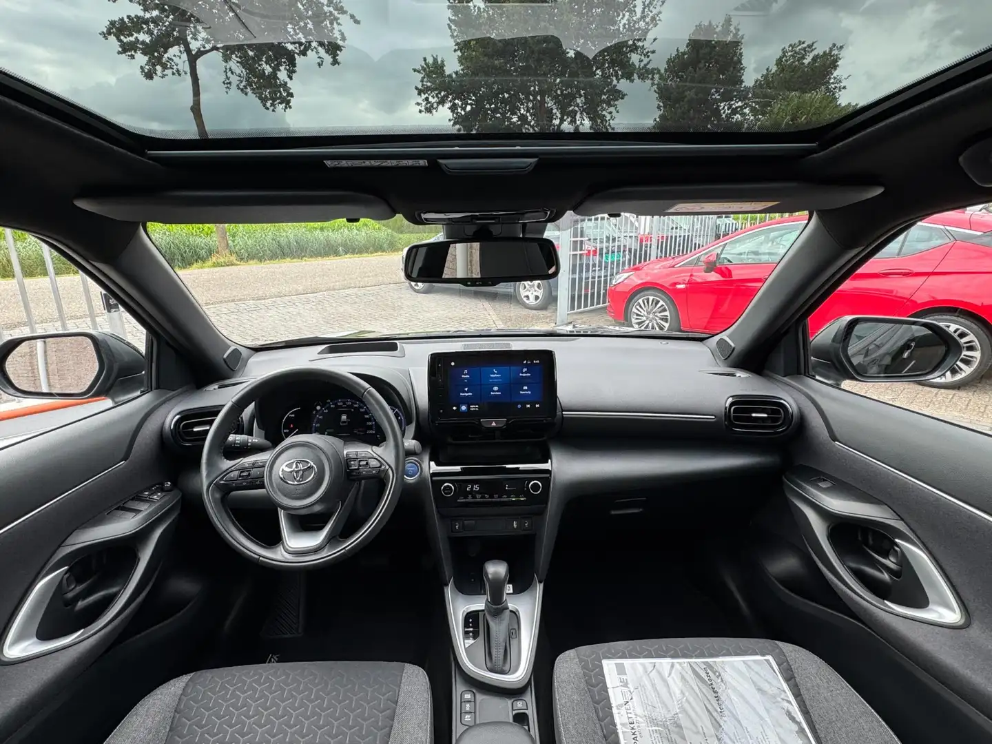 Toyota Yaris Cross 1.5 Hybrid Active Style PANORAMADAK / CAMERA / NAV Zwart - 2