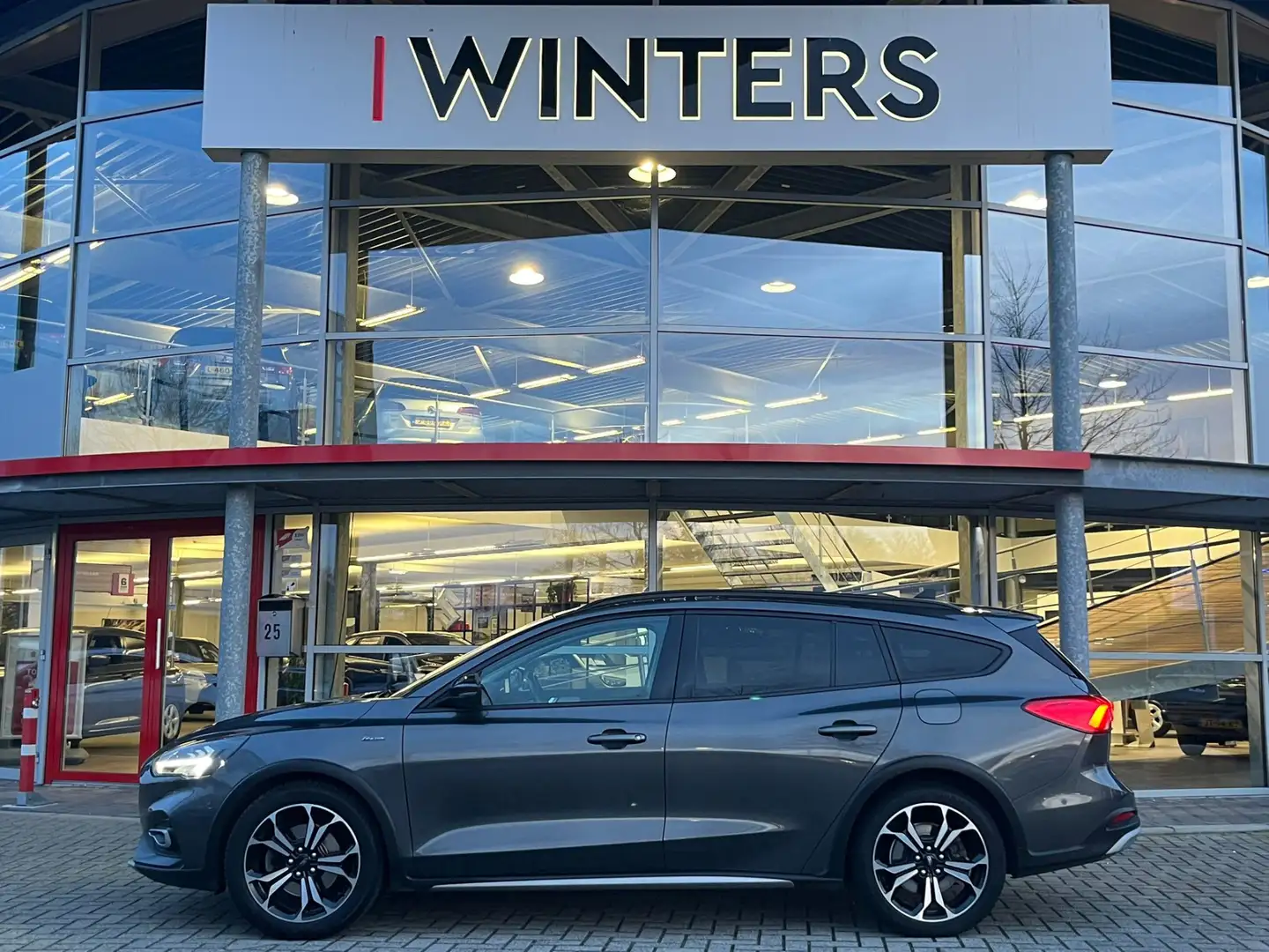 Ford Focus Wagon 1.0 EcoBoost Active Business | Adaptieve Cru Grau - 2