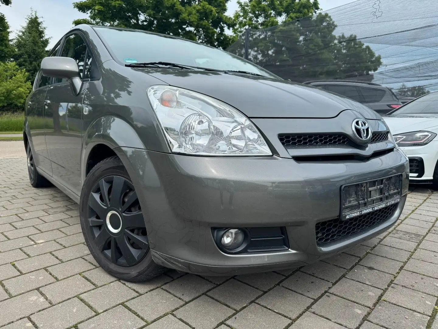 Toyota Corolla Verso 2.2 D-4D Sol-Aus 1.Hand"7-Sitzer Grigio - 1