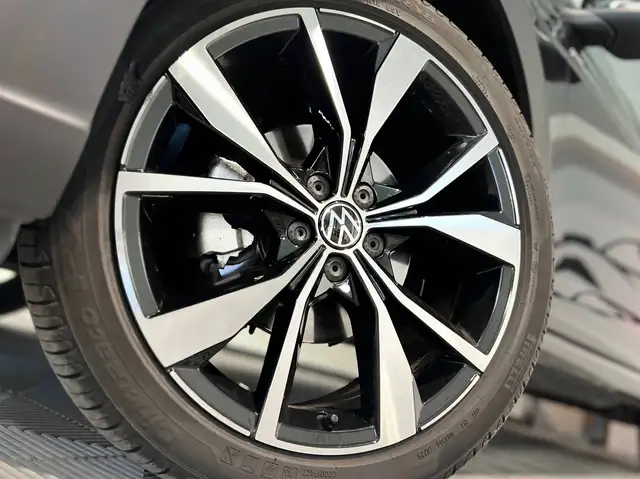 Volkswagen Taigo view 9
