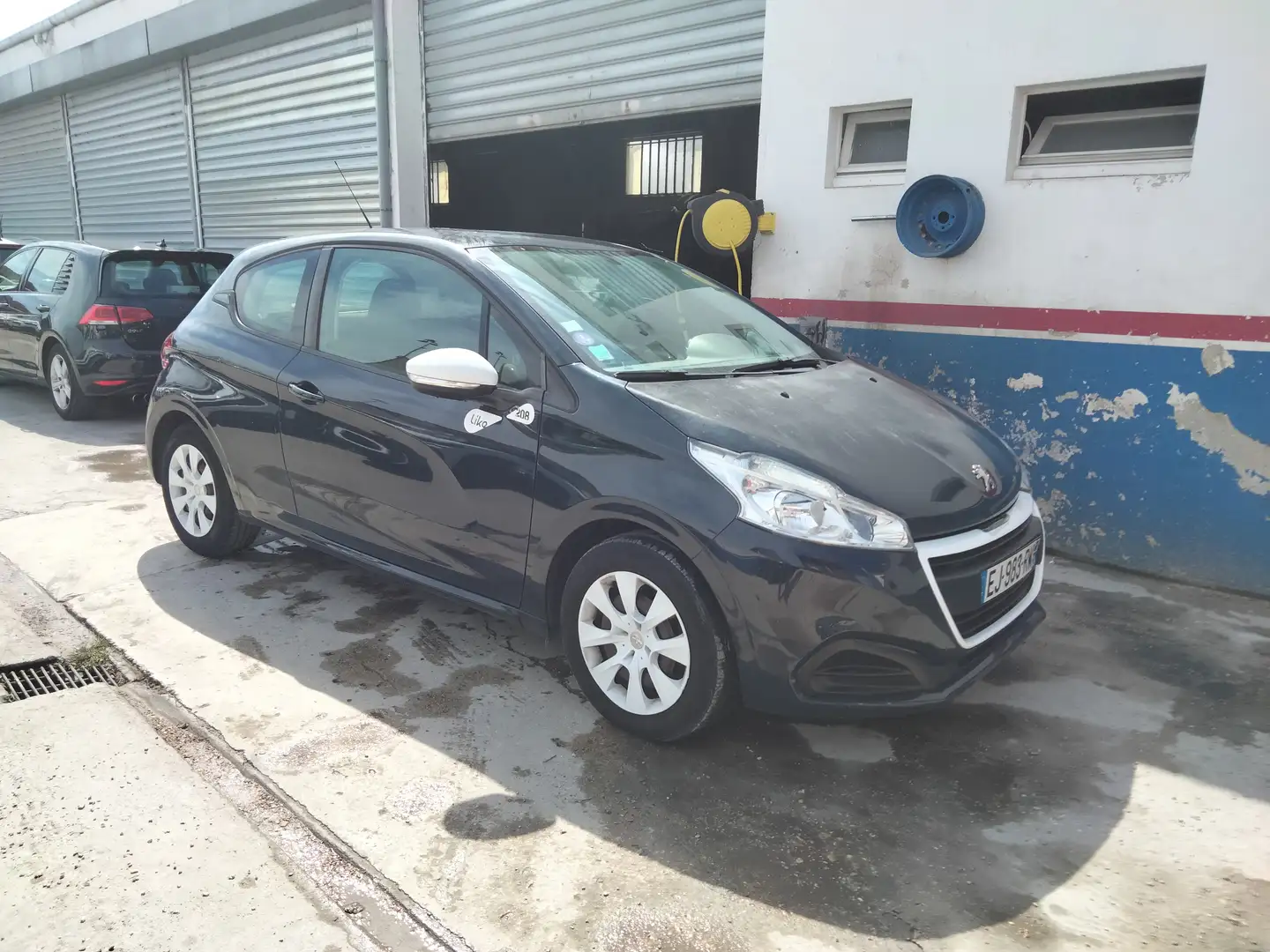 Peugeot 208 1.2 PureTech 68ch BVM5 Access Grijs - 2