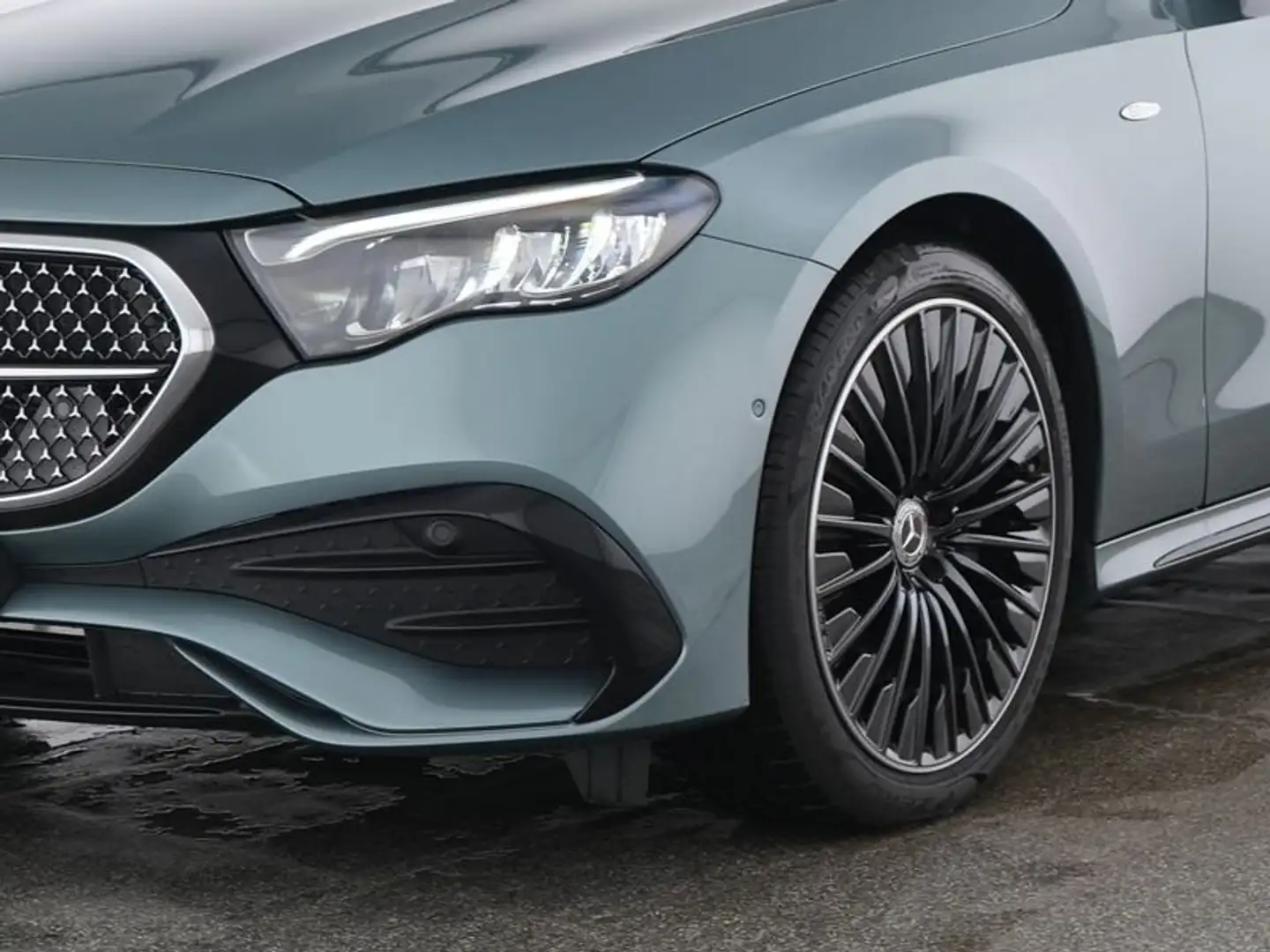 Mercedes-Benz E 300 de T AMG Night Soun4d/AHK/360°/Dist/Tot/20 Silber - 2