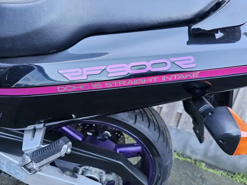 Suzuki RF 900 - foto 4