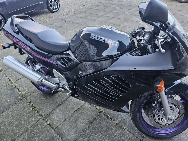 Suzuki RF 900 - foto 6