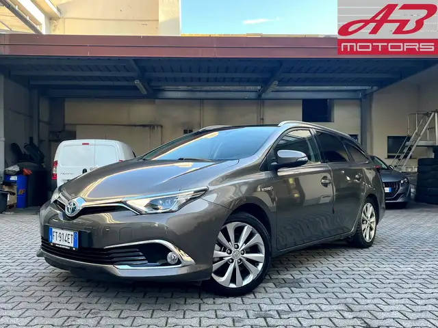 Toyota Auris Hybrid Lounge Touring Sport