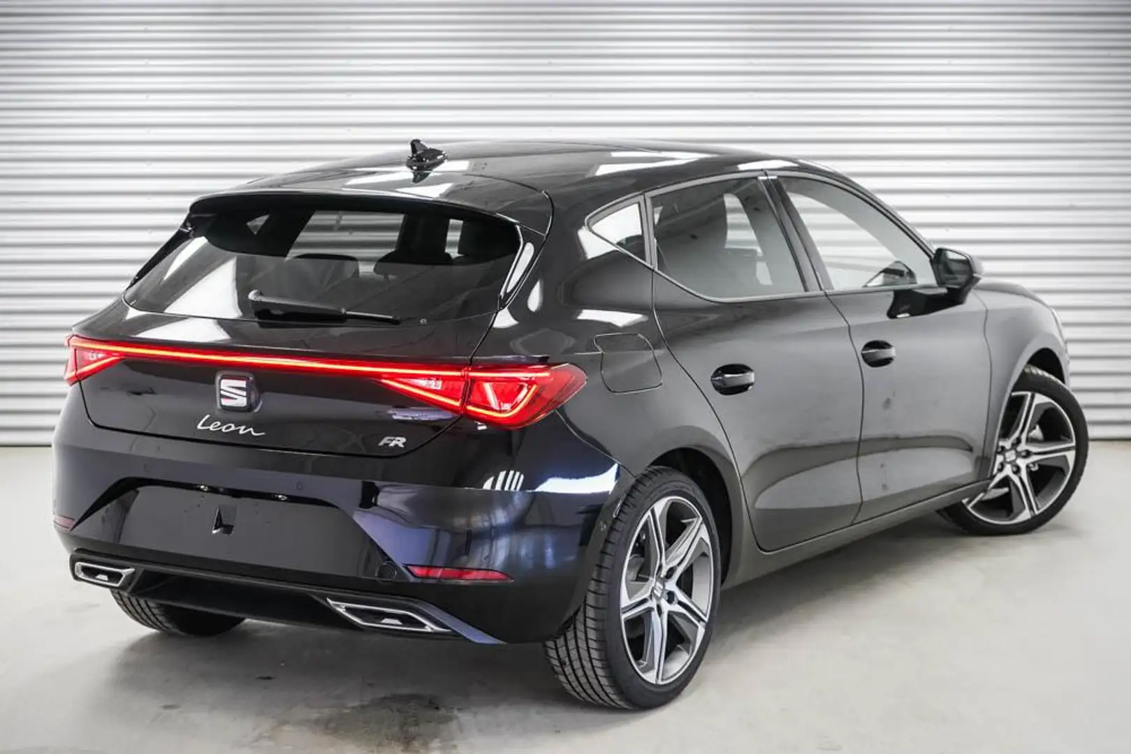 SEAT Leon 1,5 eTSI DSG FR - LAGER 110 kW (150 PS), Automatik Schwarz - 2