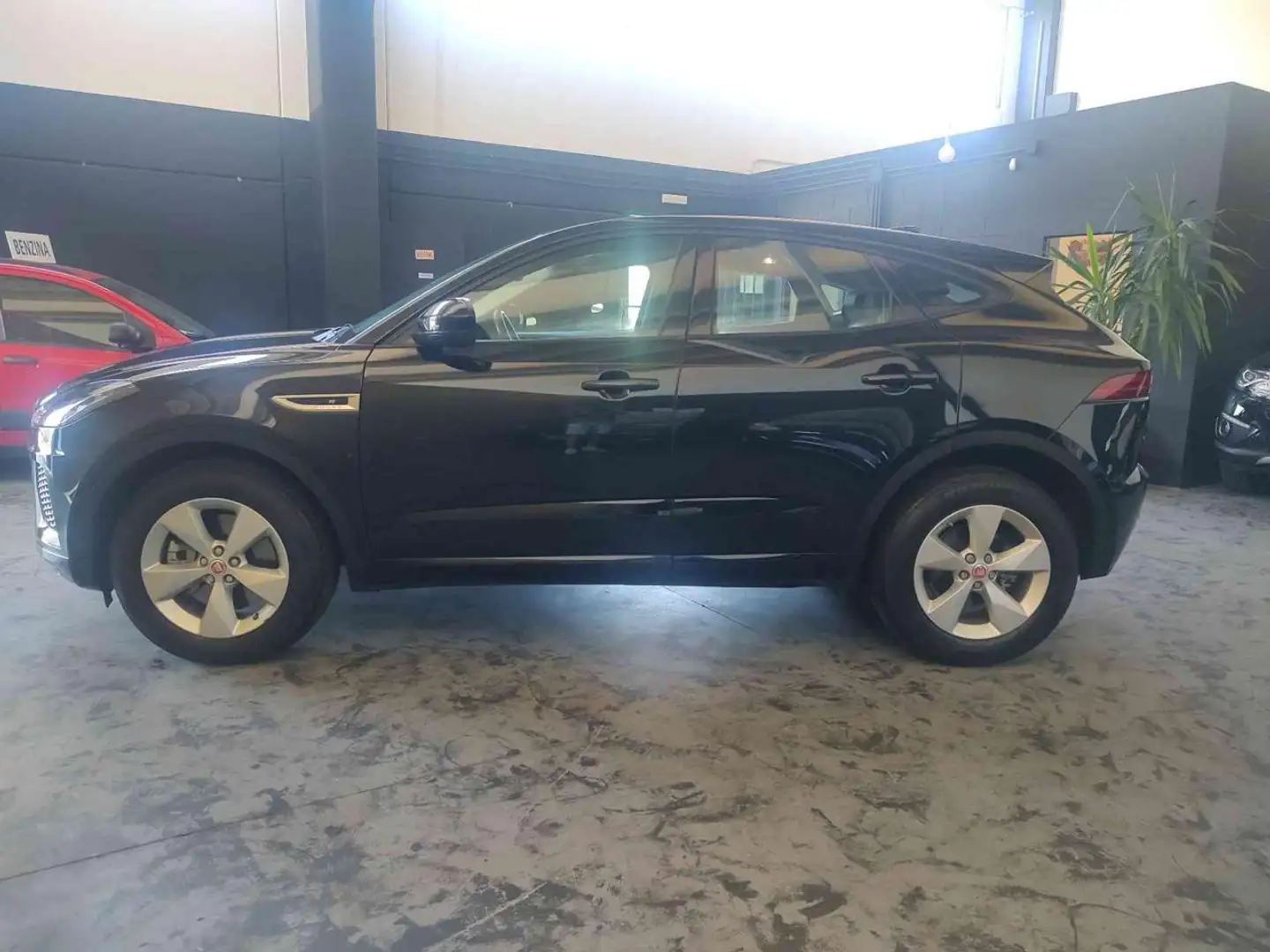 Jaguar E-Pace 2.0 249 CV AWD aut. R-Dynamic S Nero - 2