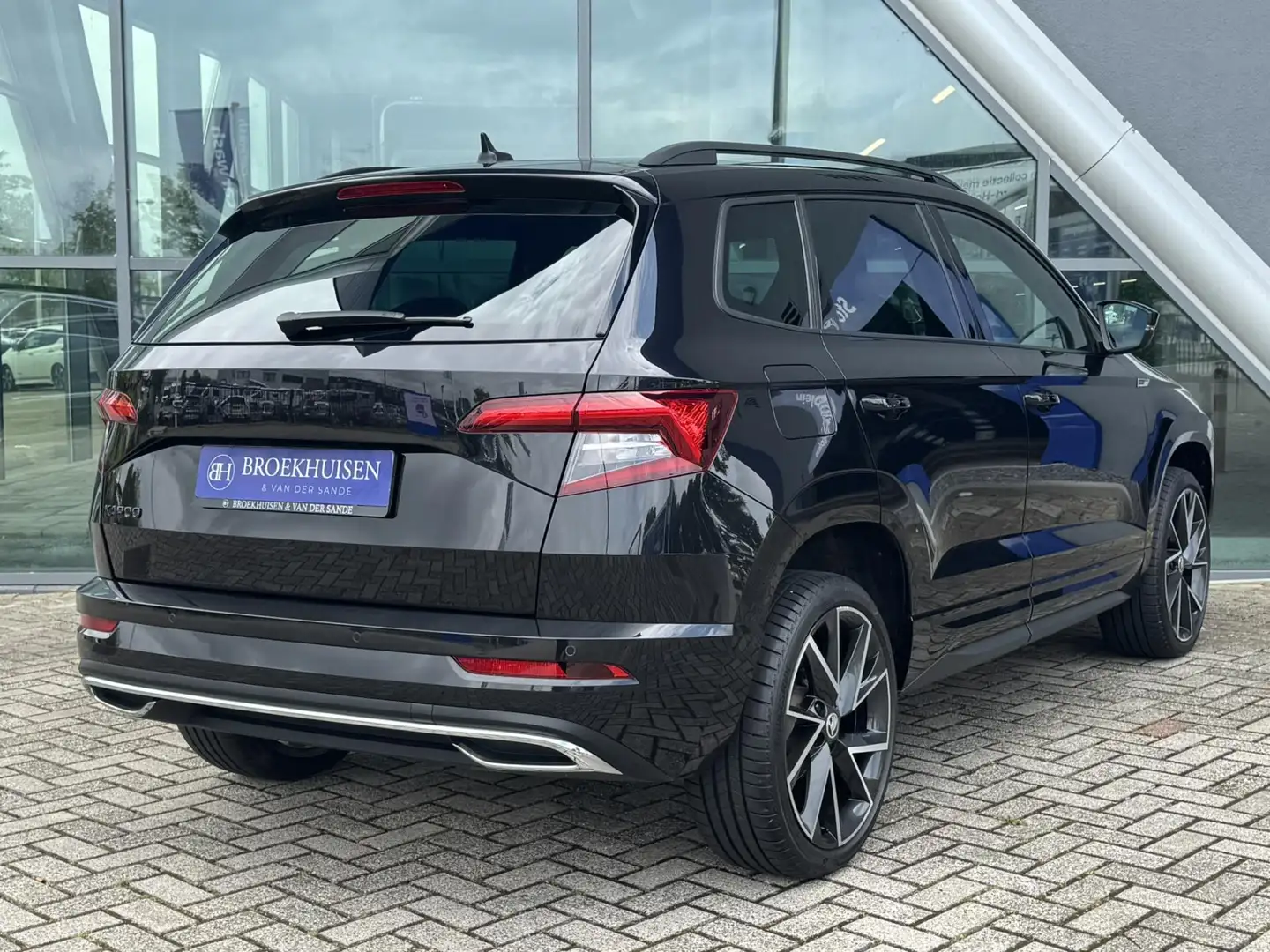 Skoda Karoq 1.5 TSI ACT Sportline Business 150pk Automaat / St Nero - 2