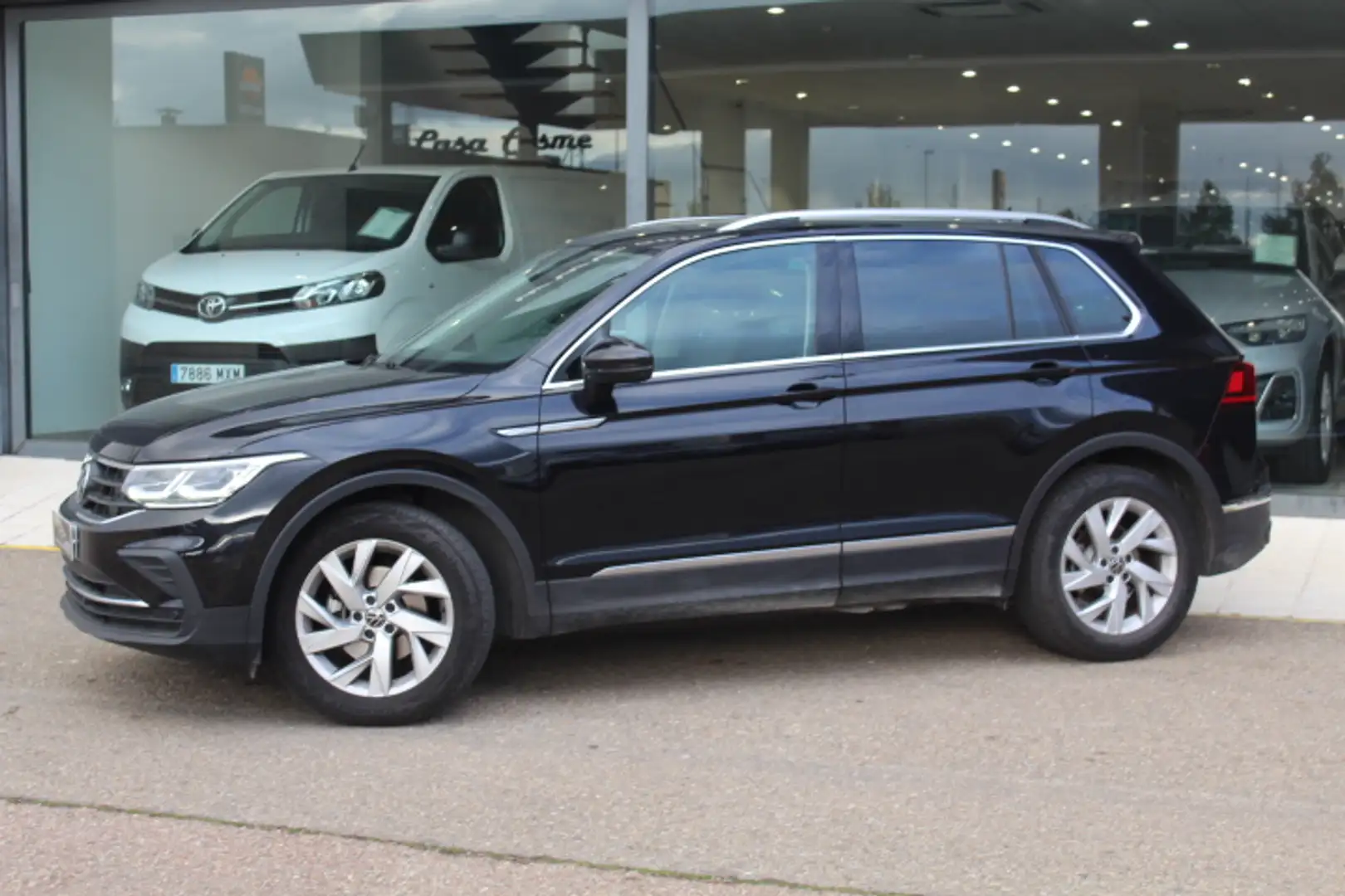 Volkswagen Tiguan 1.5 TSI Life DSG 110kW Negro - 2