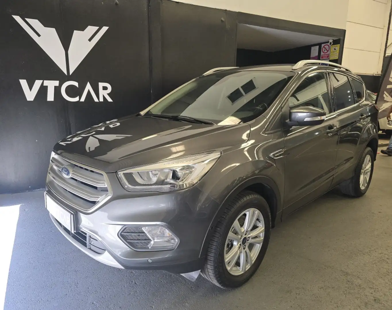 Ford Kuga 1.5TDCi Auto S&S Trend+ 4x2 120 Gris - 1