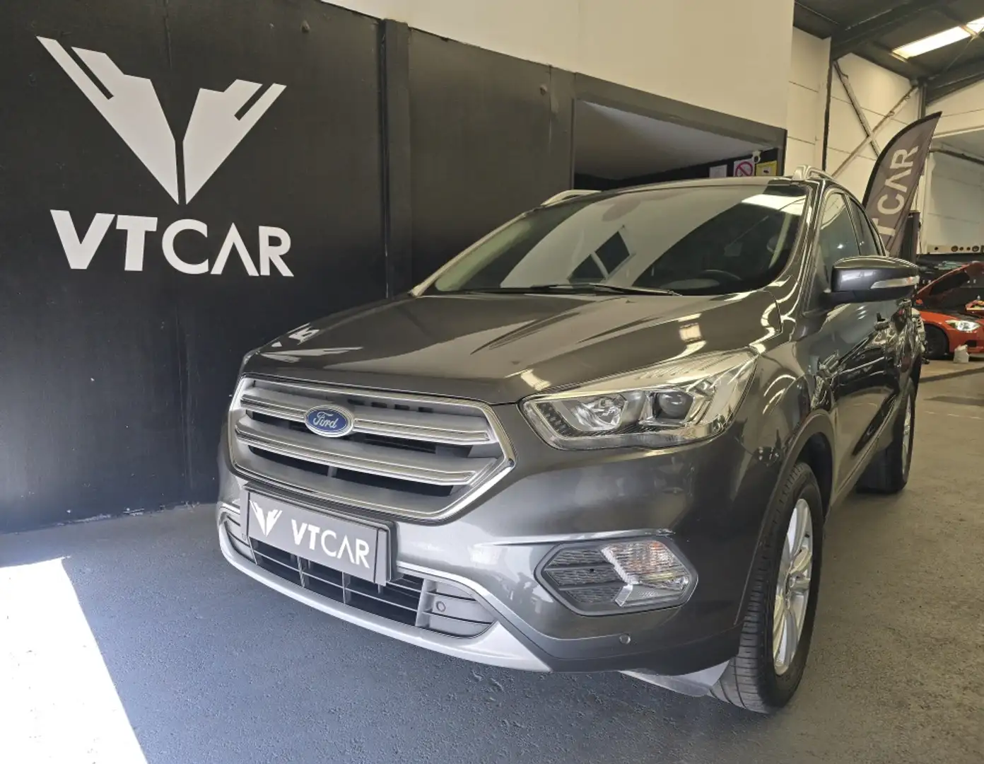 Ford Kuga 1.5TDCi Auto S&S Trend+ 4x2 120 Gris - 2